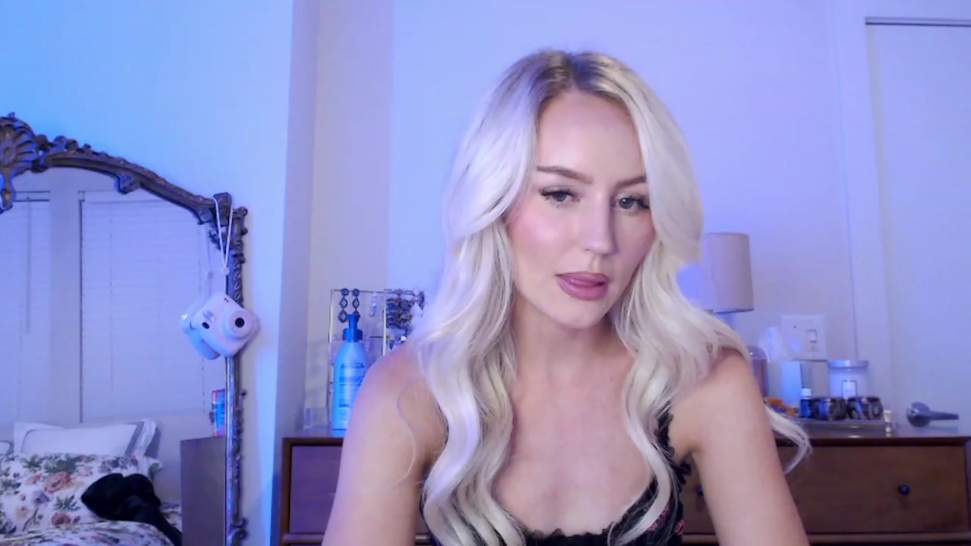 Gallery image thumbnail from Officialelsa's myfreecams stream on, 09/27/2023, 02:24 image 12 of 20