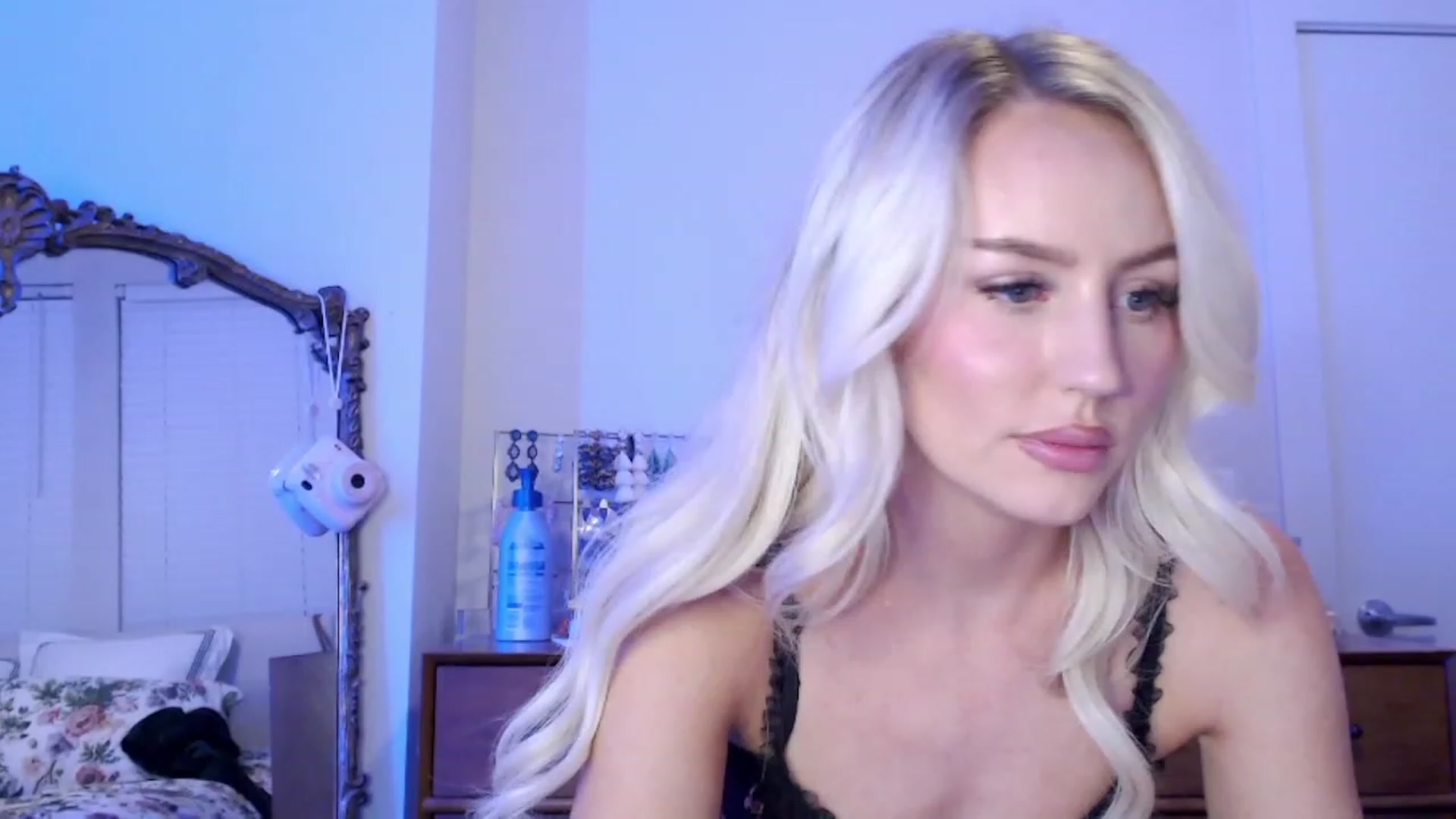 Gallery image thumbnail from Officialelsa's myfreecams stream on, 09/27/2023, 02:24 image 13 of 20