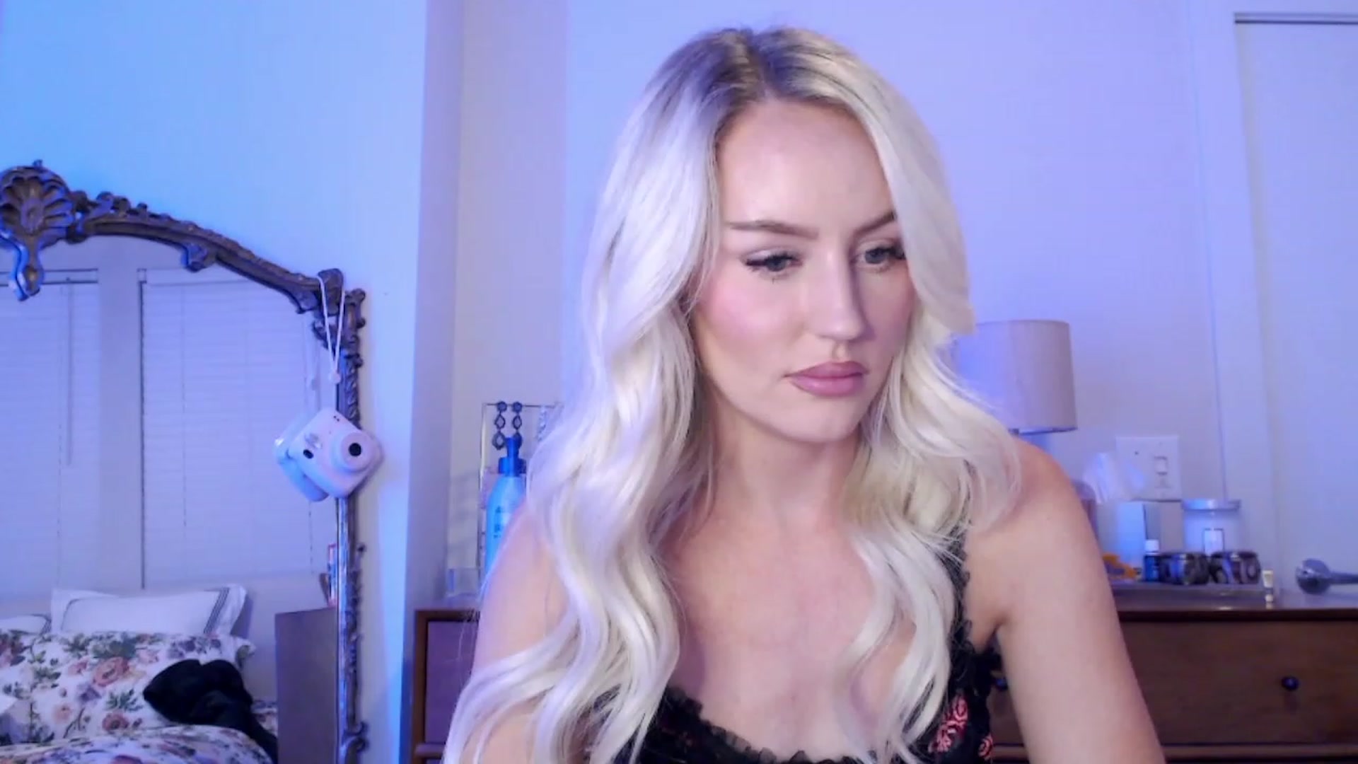 Gallery image thumbnail from Officialelsa's myfreecams stream on, 09/27/2023, 02:24 image 15 of 20