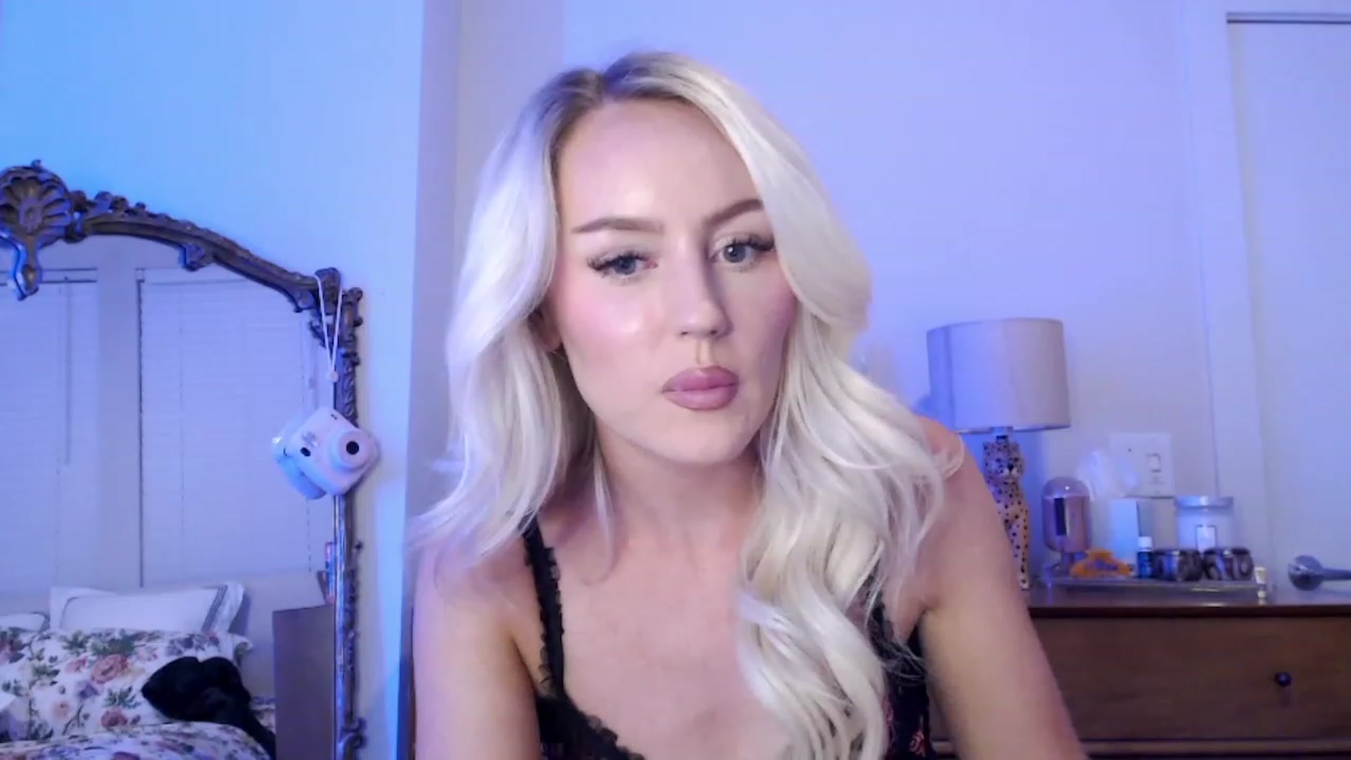 Gallery image thumbnail from Officialelsa's myfreecams stream on, 09/27/2023, 02:24 image 18 of 20