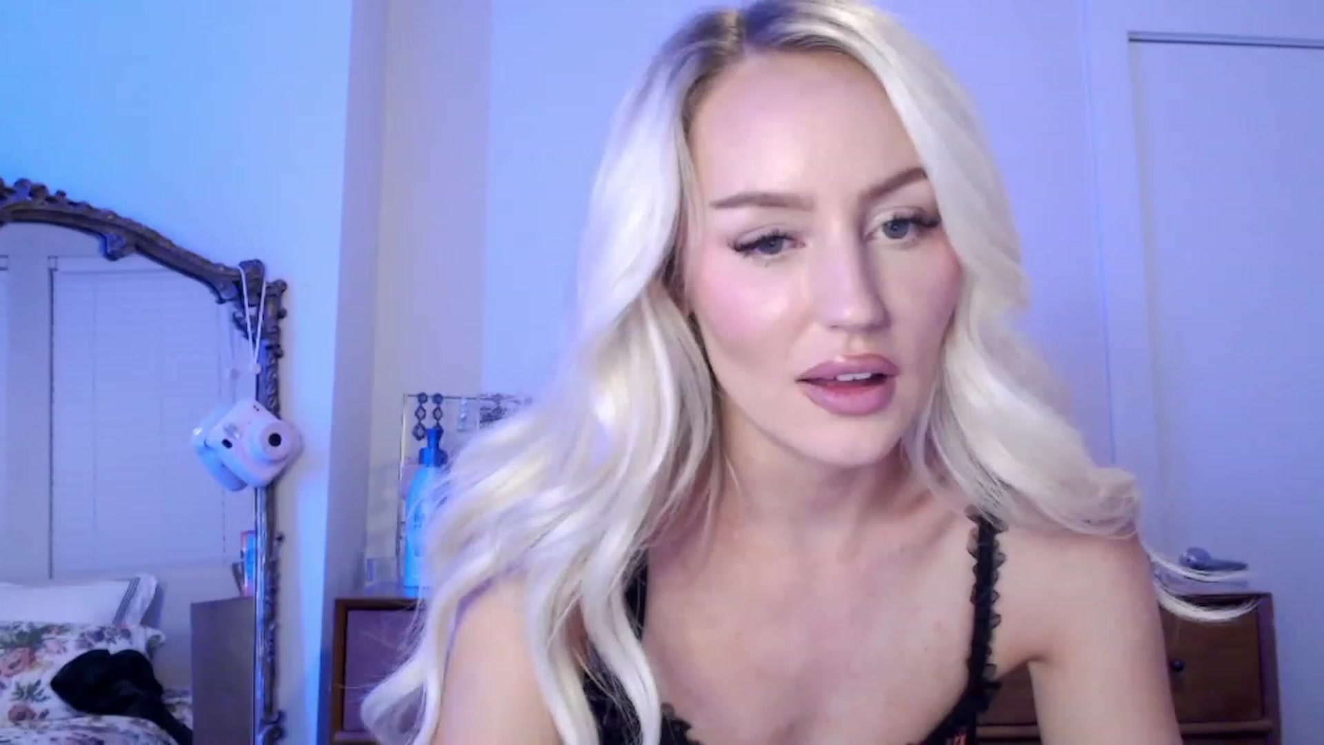 Gallery image thumbnail from Officialelsa's myfreecams stream on, 09/27/2023, 02:24 image 8 of 20
