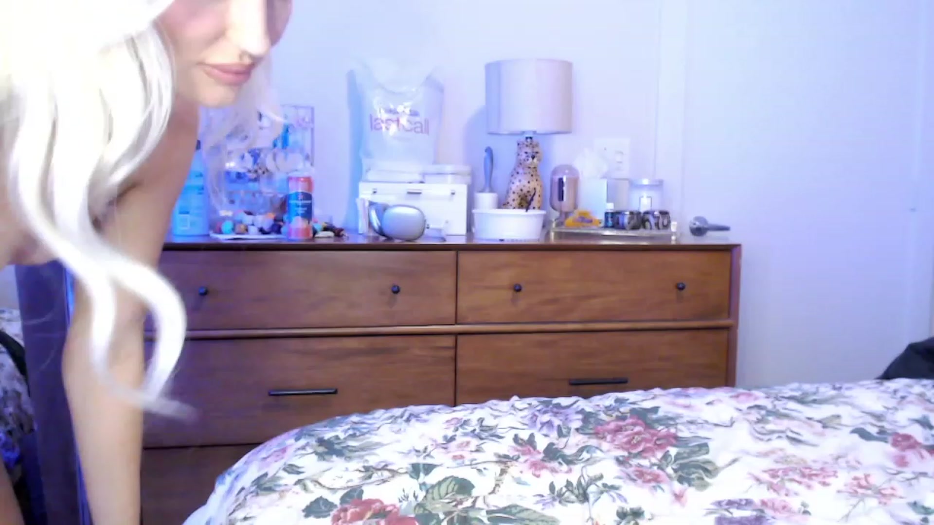 Gallery image thumbnail from Officialelsa's myfreecams stream on, 09/27/2023, 02:24 image 20 of 20