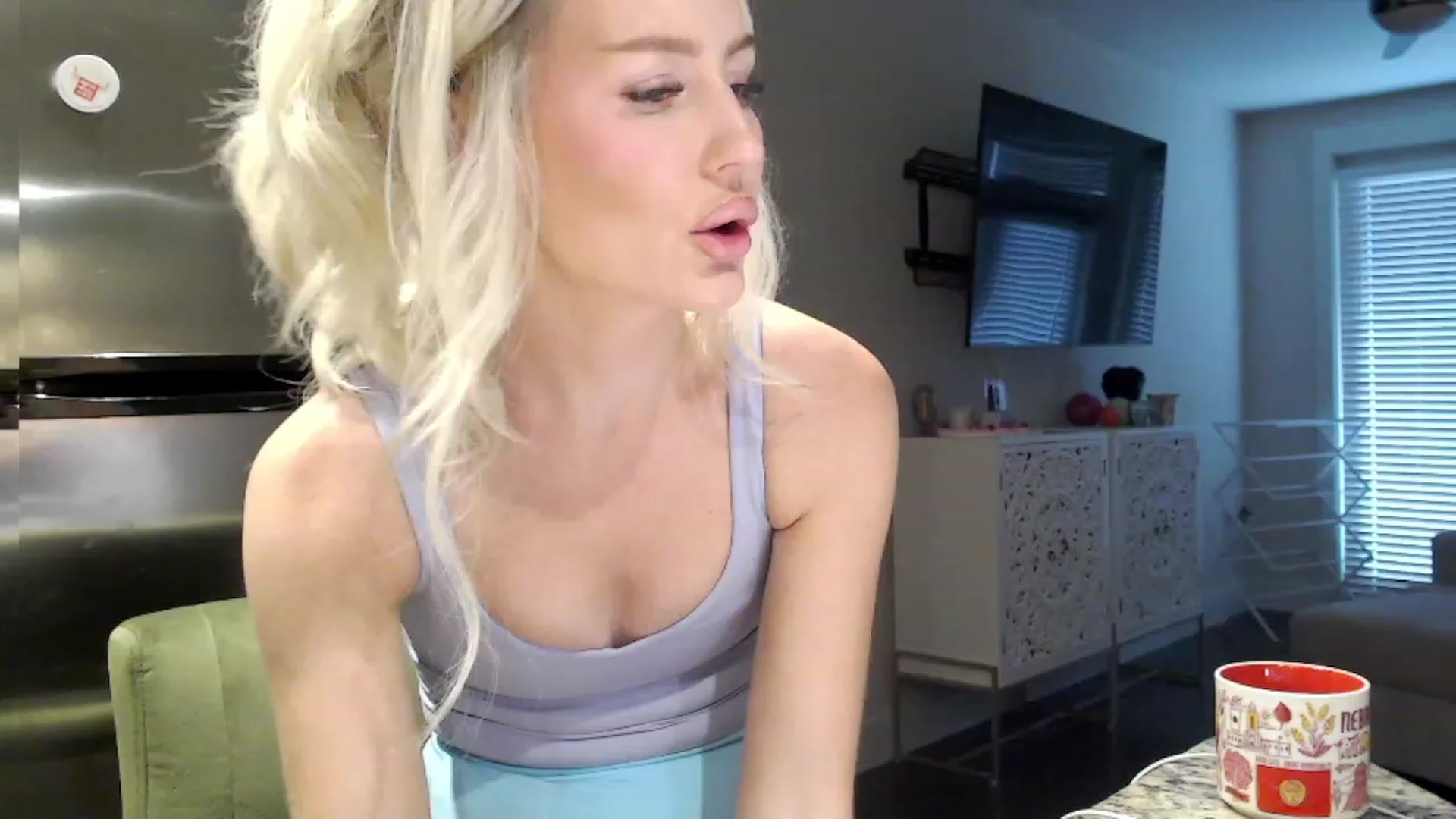 Gallery image thumbnail from Officialelsa's myfreecams stream on, 10/02/2023, 22:50 image 12 of 20
