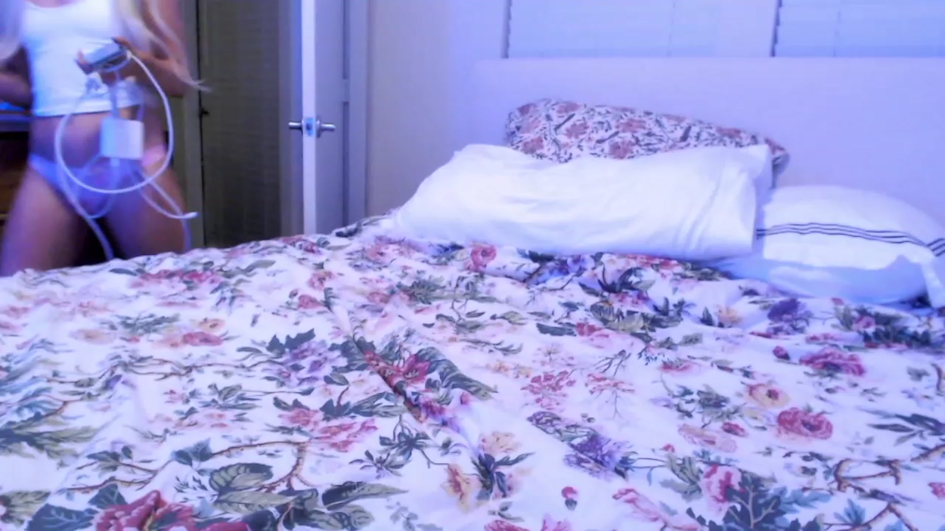 Gallery image thumbnail from Officialelsa's myfreecams stream on, 10/26/2023, 02:55 image 1 of 20
