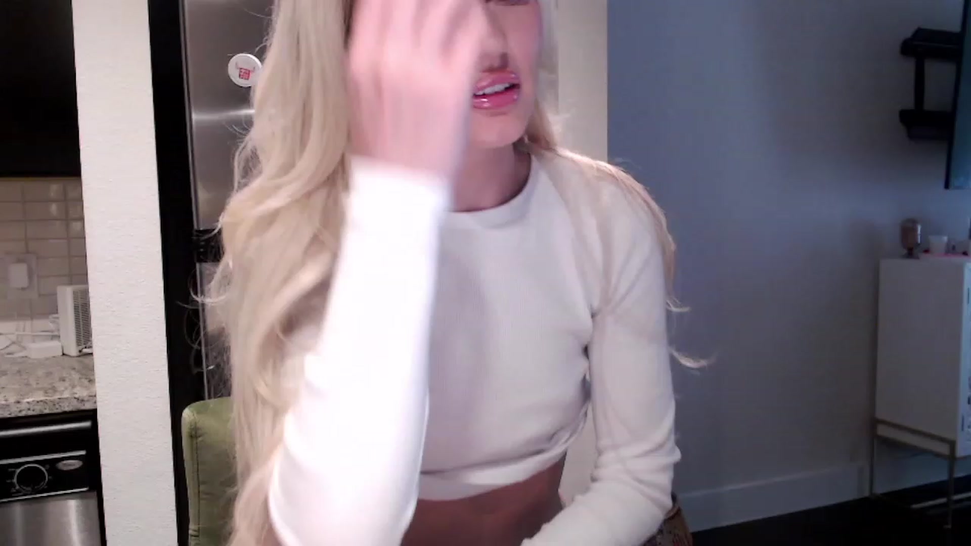 Gallery image thumbnail from Officialelsa's myfreecams stream on, 11/02/2023, 21:20 image 2 of 20