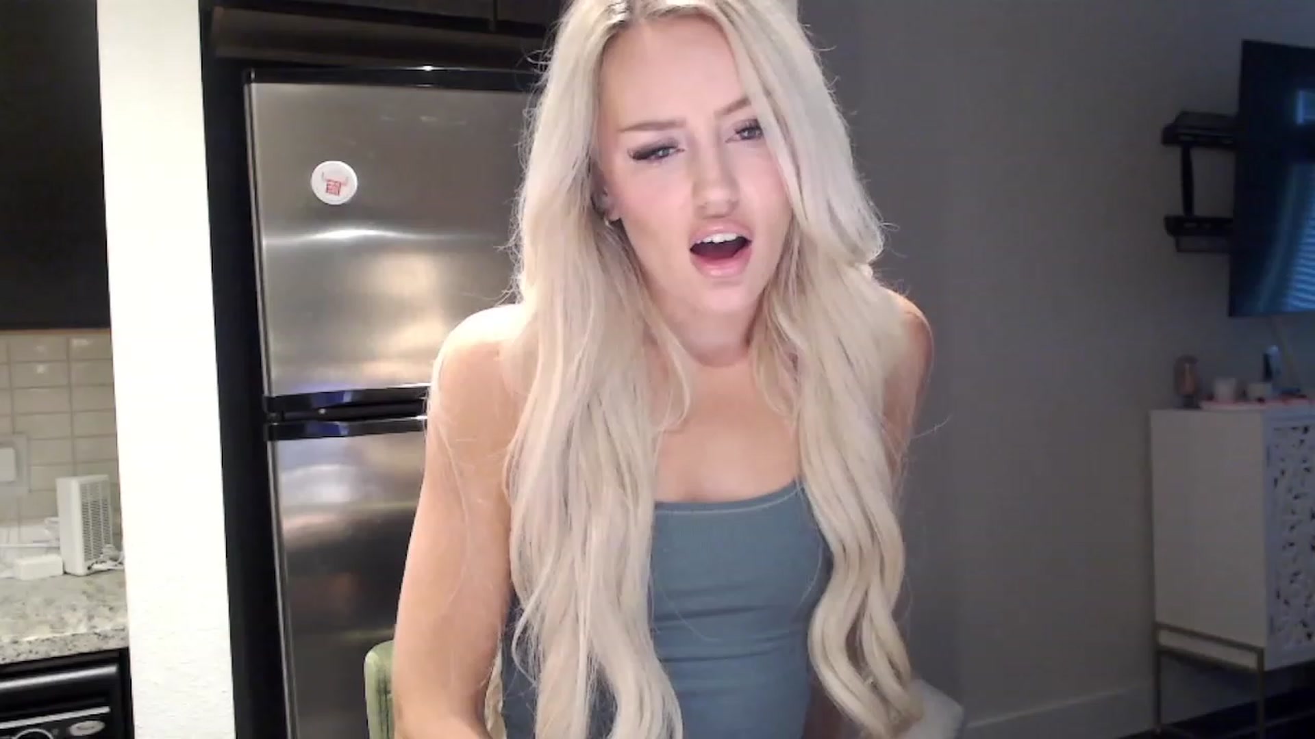 Gallery image thumbnail from Officialelsa's myfreecams stream on, 11/04/2023, 22:24 image 5 of 20