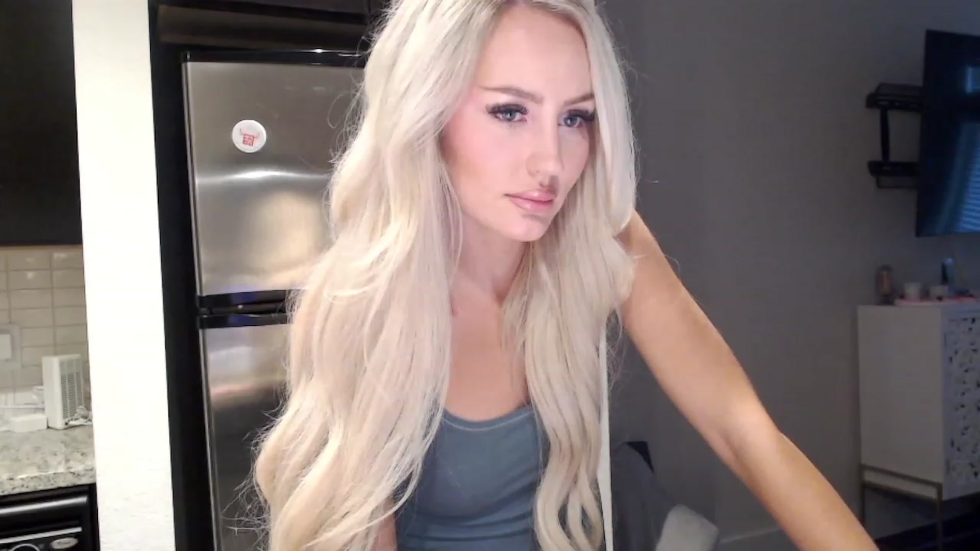 Gallery image thumbnail from Officialelsa's myfreecams stream on, 11/04/2023, 22:24 image 11 of 20