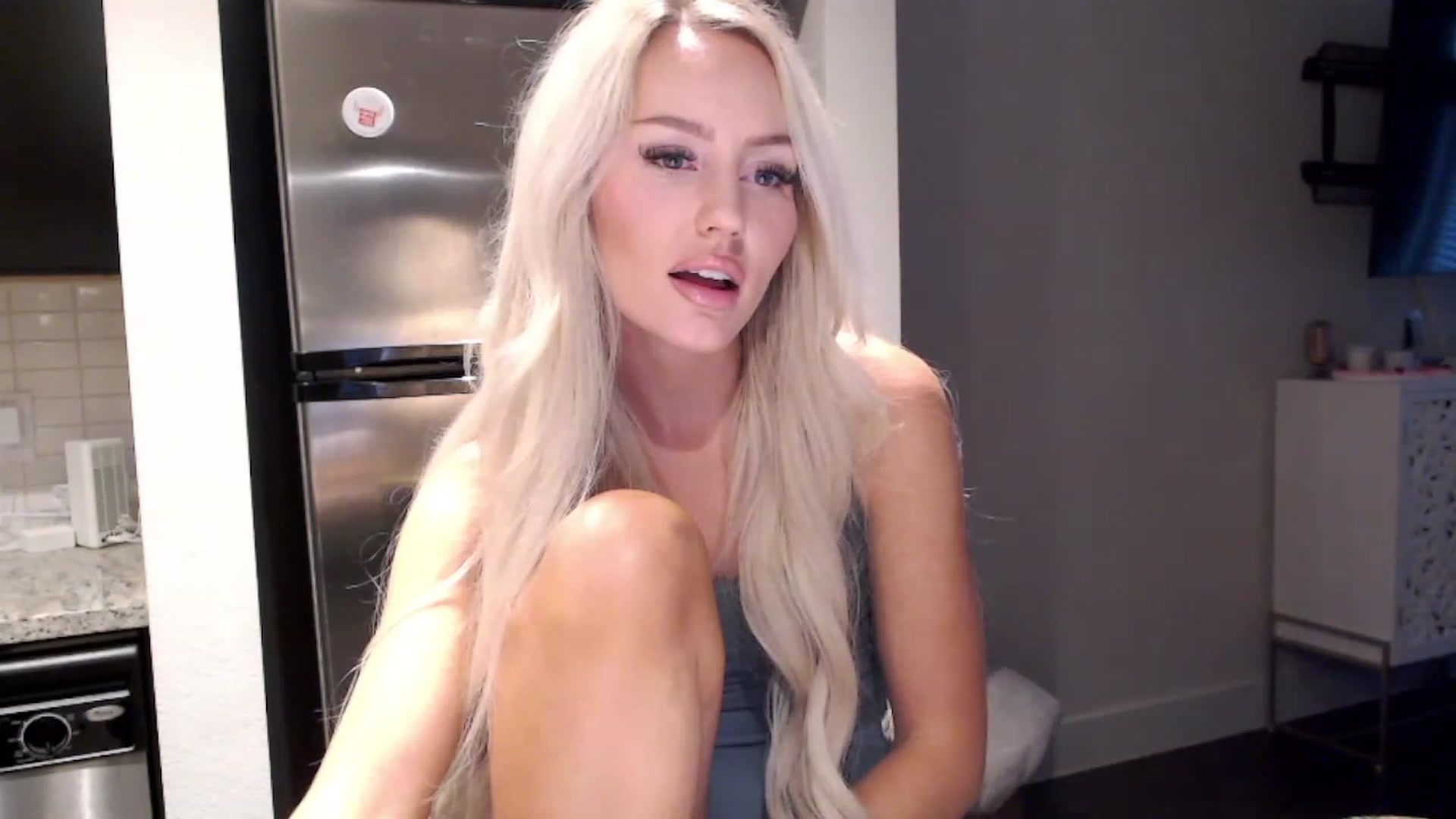 Gallery image thumbnail from Officialelsa's myfreecams stream on, 11/04/2023, 22:24 image 20 of 20