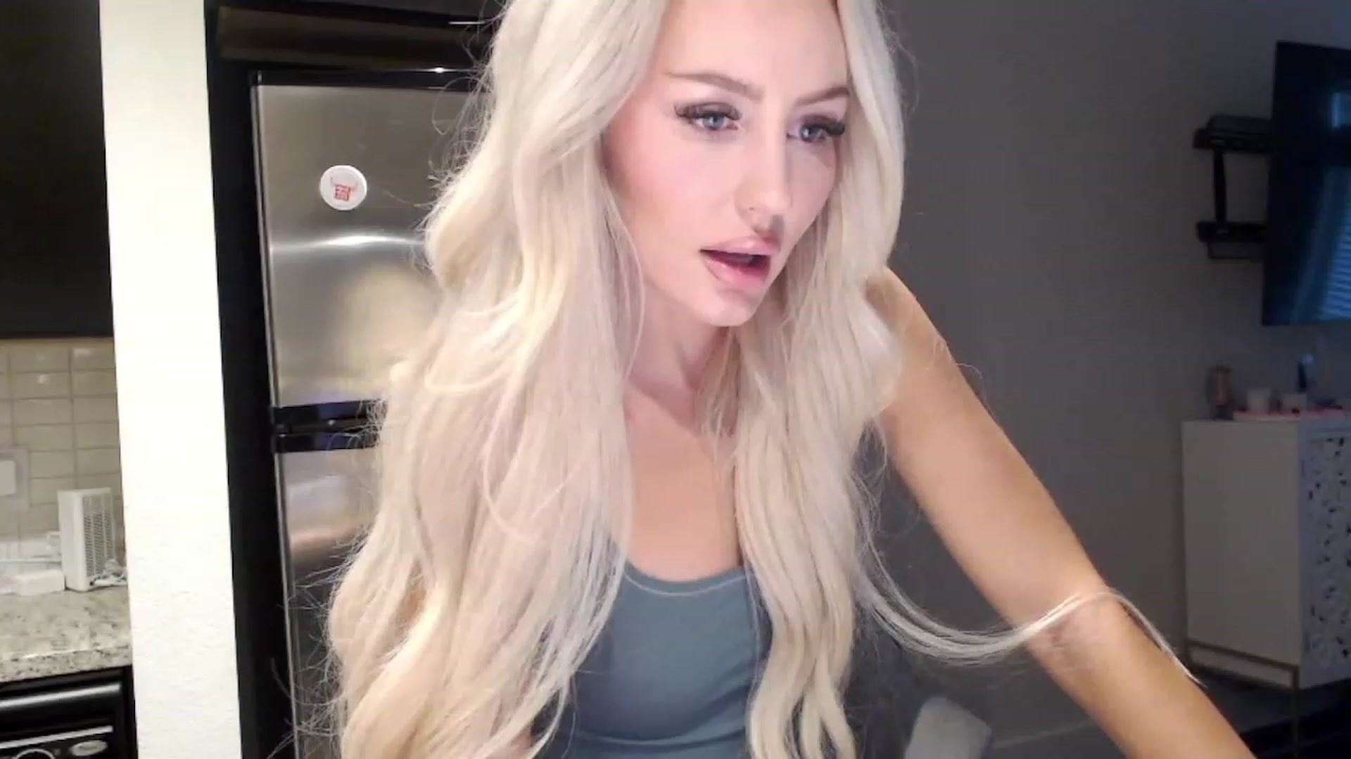Gallery image thumbnail from Officialelsa's myfreecams stream on, 11/04/2023, 22:24 image 9 of 20