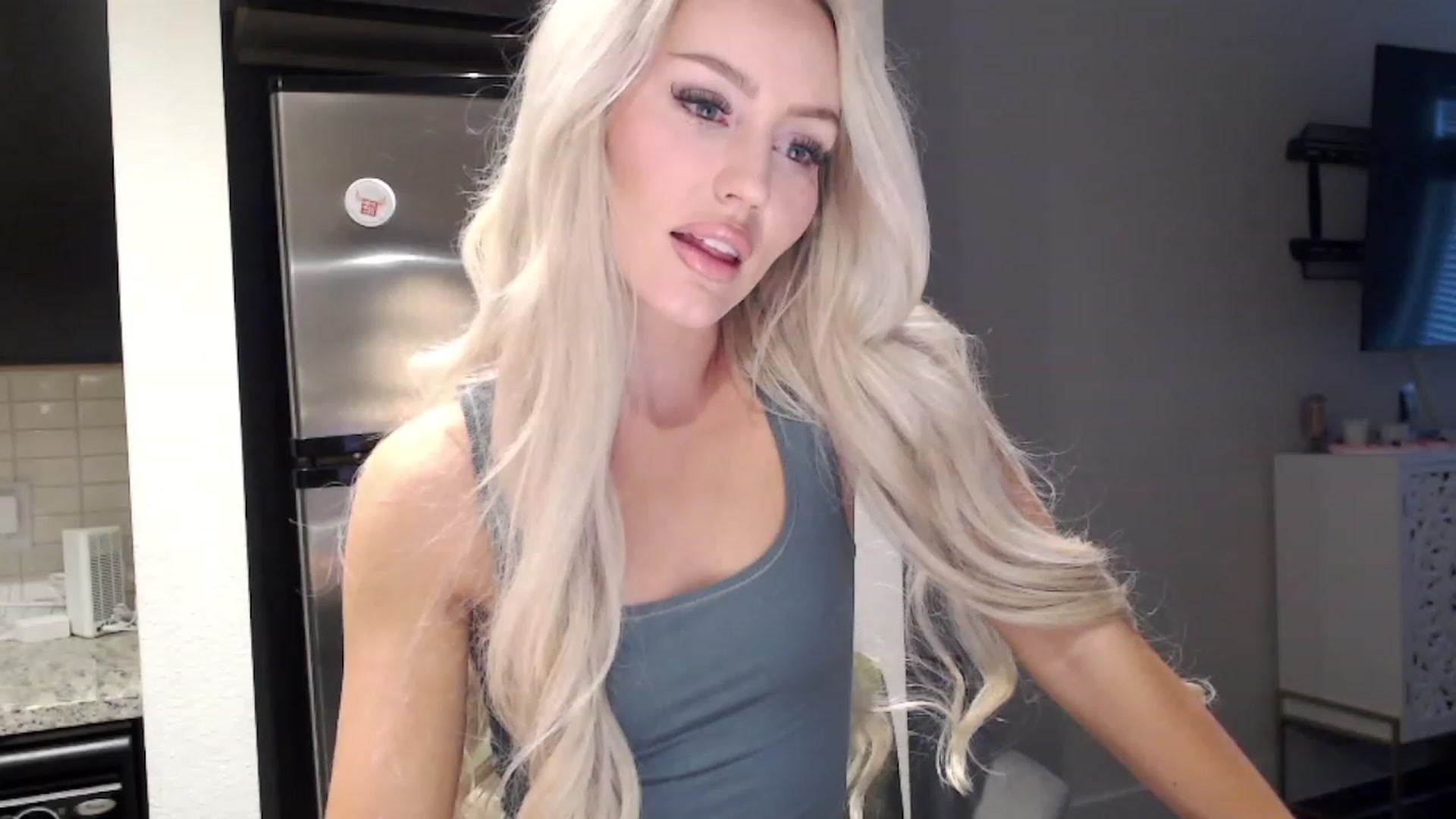 Gallery image thumbnail from Officialelsa's myfreecams stream on, 11/04/2023, 22:24 image 3 of 20