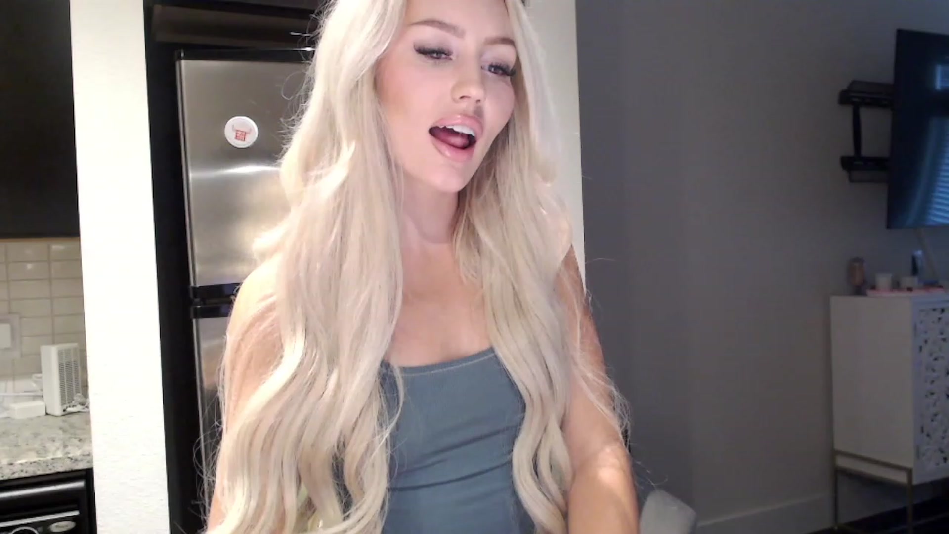 Gallery image thumbnail from Officialelsa's myfreecams stream on, 11/04/2023, 22:24 image 8 of 20