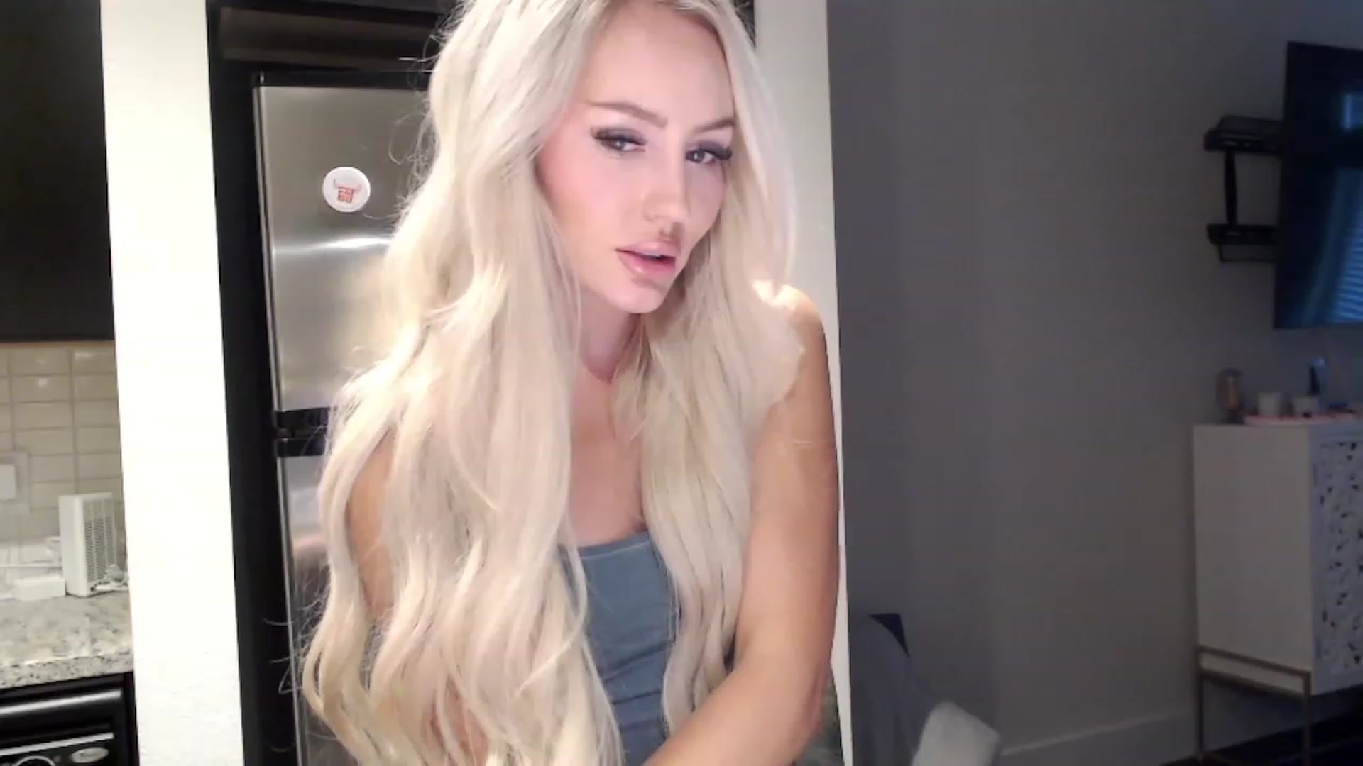 Gallery image thumbnail from Officialelsa's myfreecams stream on, 11/04/2023, 22:24 image 10 of 20