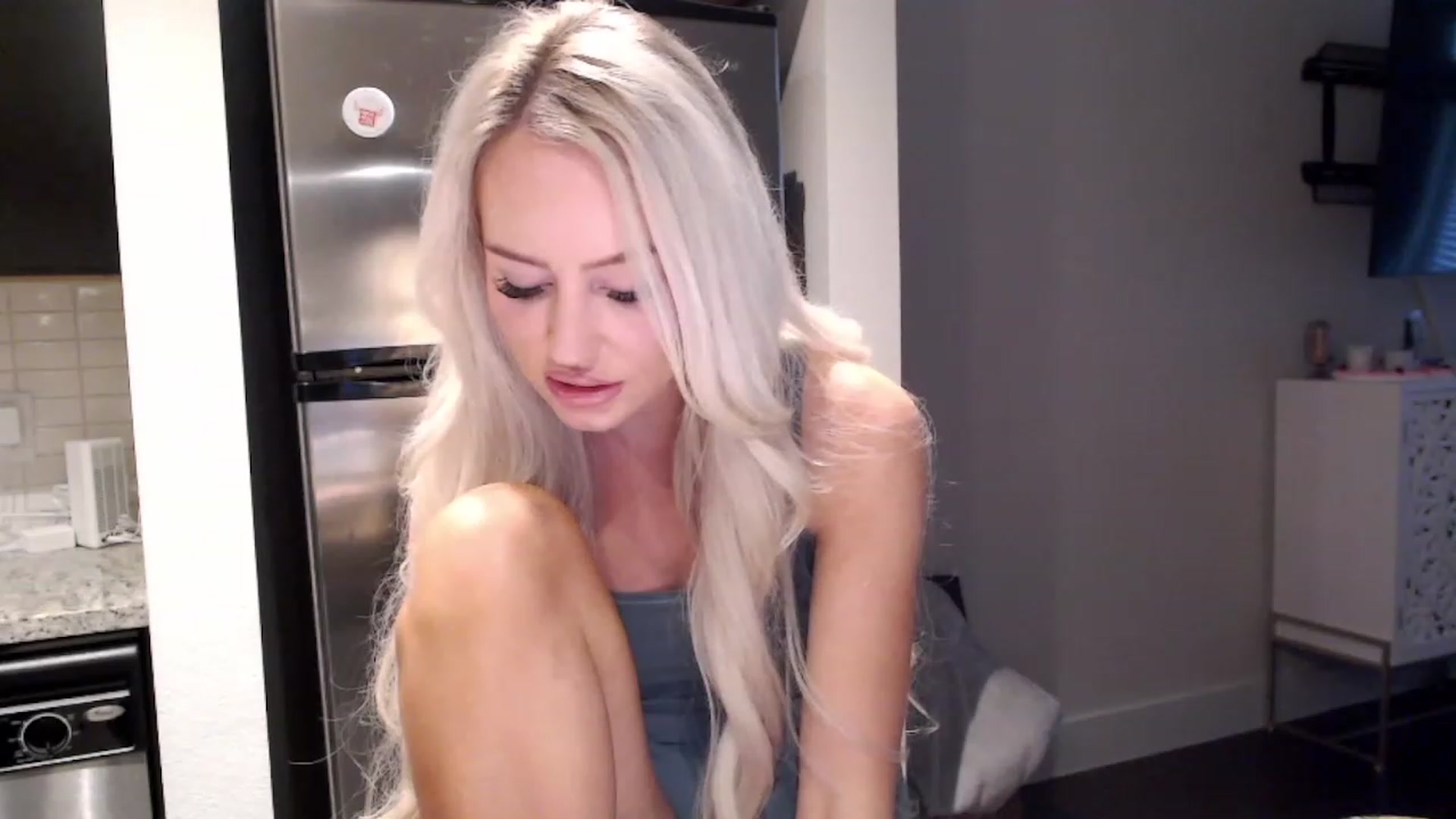 Gallery image thumbnail from Officialelsa's myfreecams stream on, 11/04/2023, 22:24 image 19 of 20