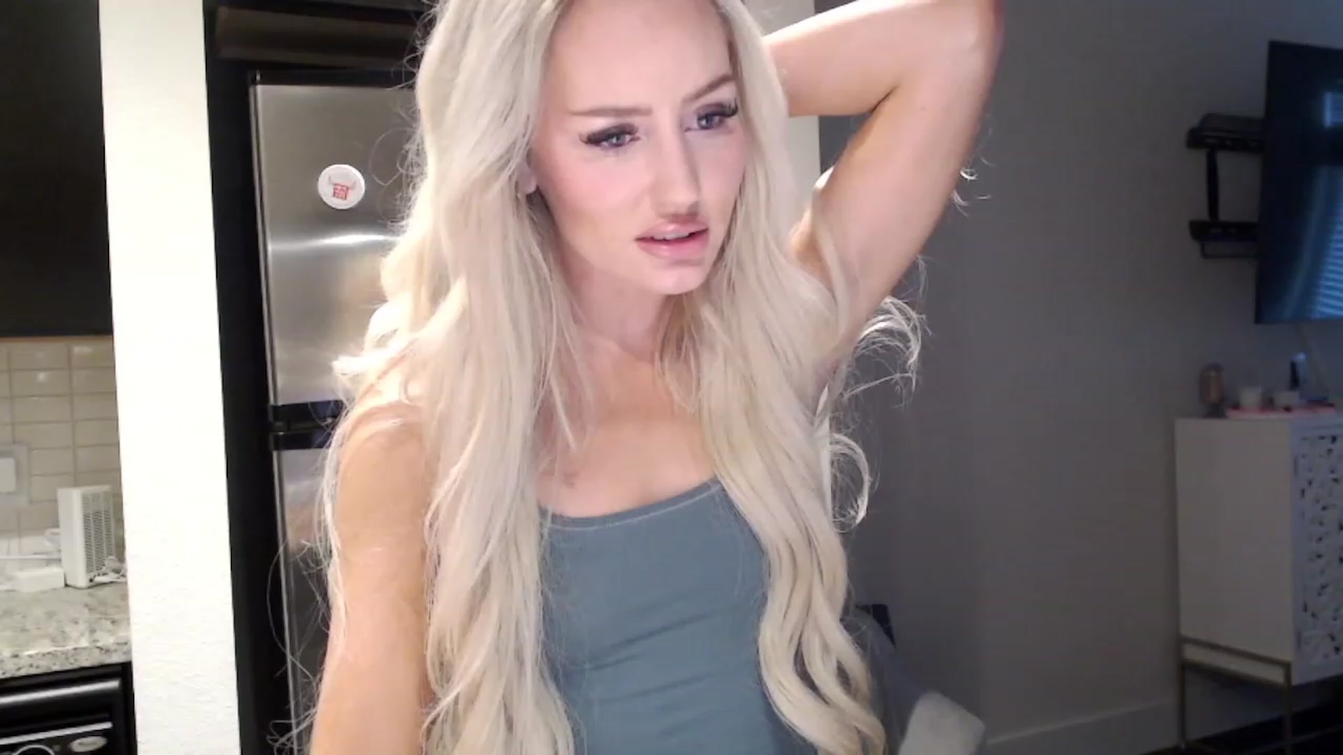 Gallery image thumbnail from Officialelsa's myfreecams stream on, 11/04/2023, 22:24 image 6 of 20