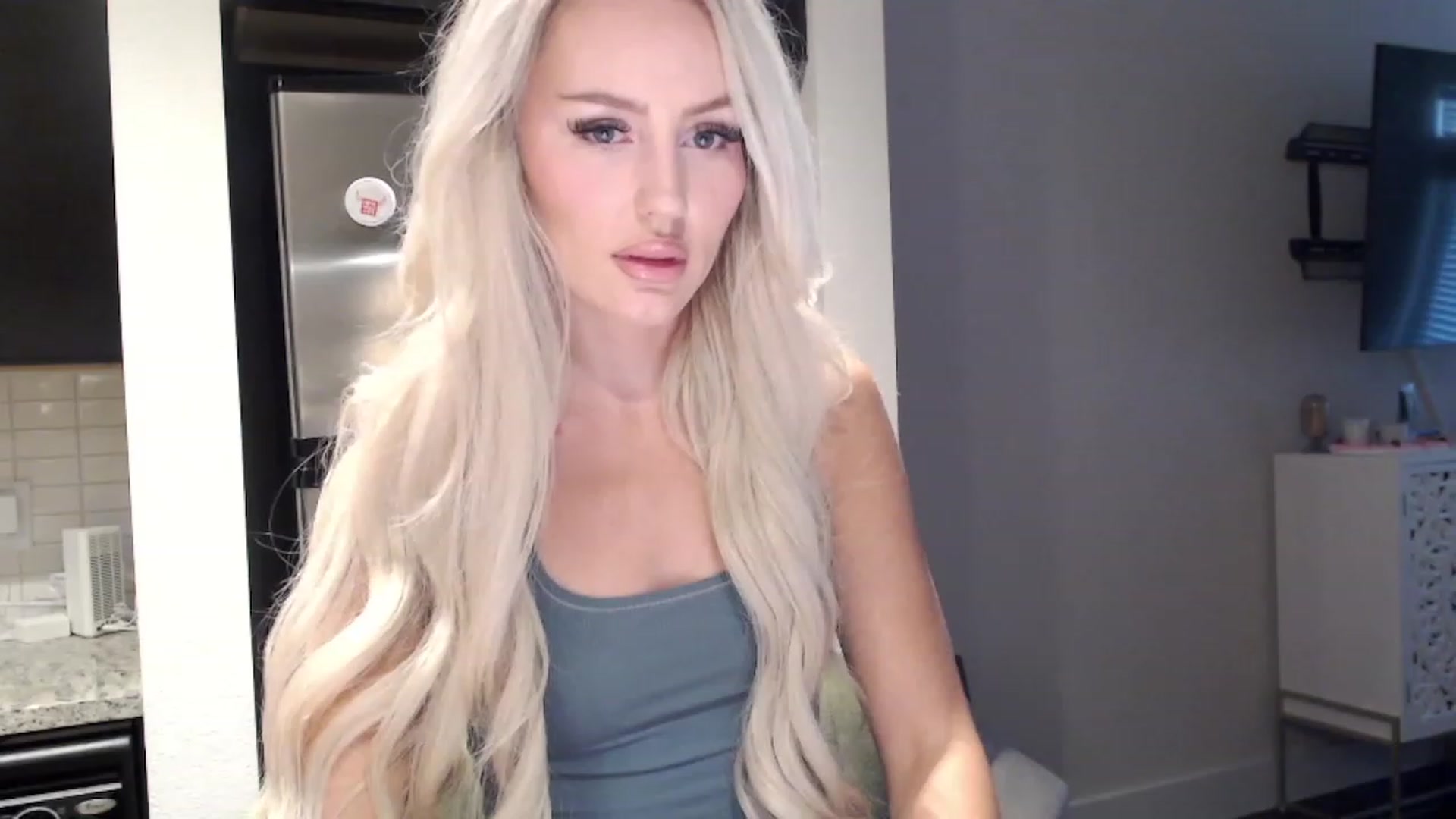 Gallery image thumbnail from Officialelsa's myfreecams stream on, 11/04/2023, 22:24 image 1 of 20