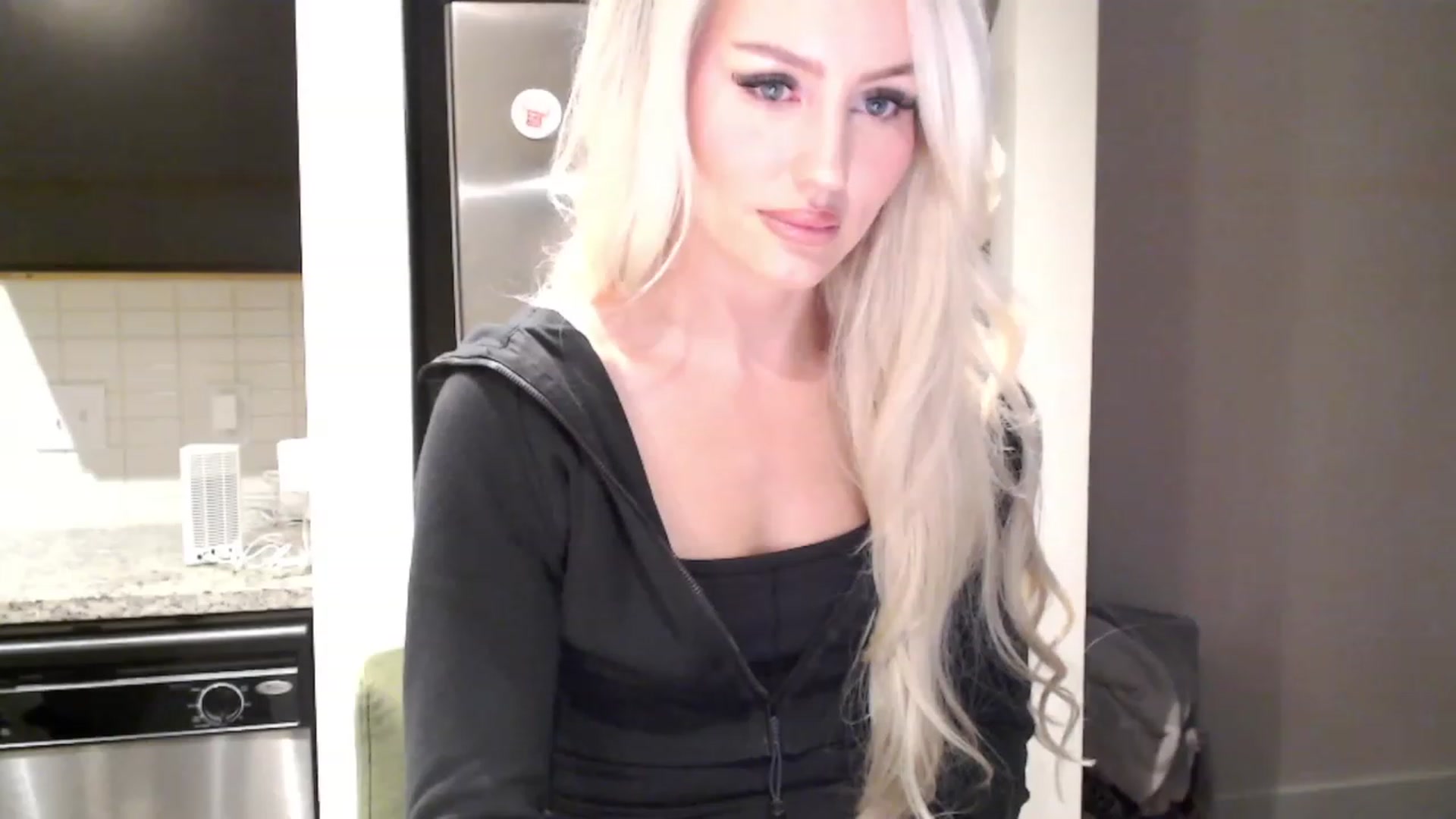 Gallery image thumbnail from Officialelsa's myfreecams stream on, 11/29/2023, 22:20 image 10 of 20