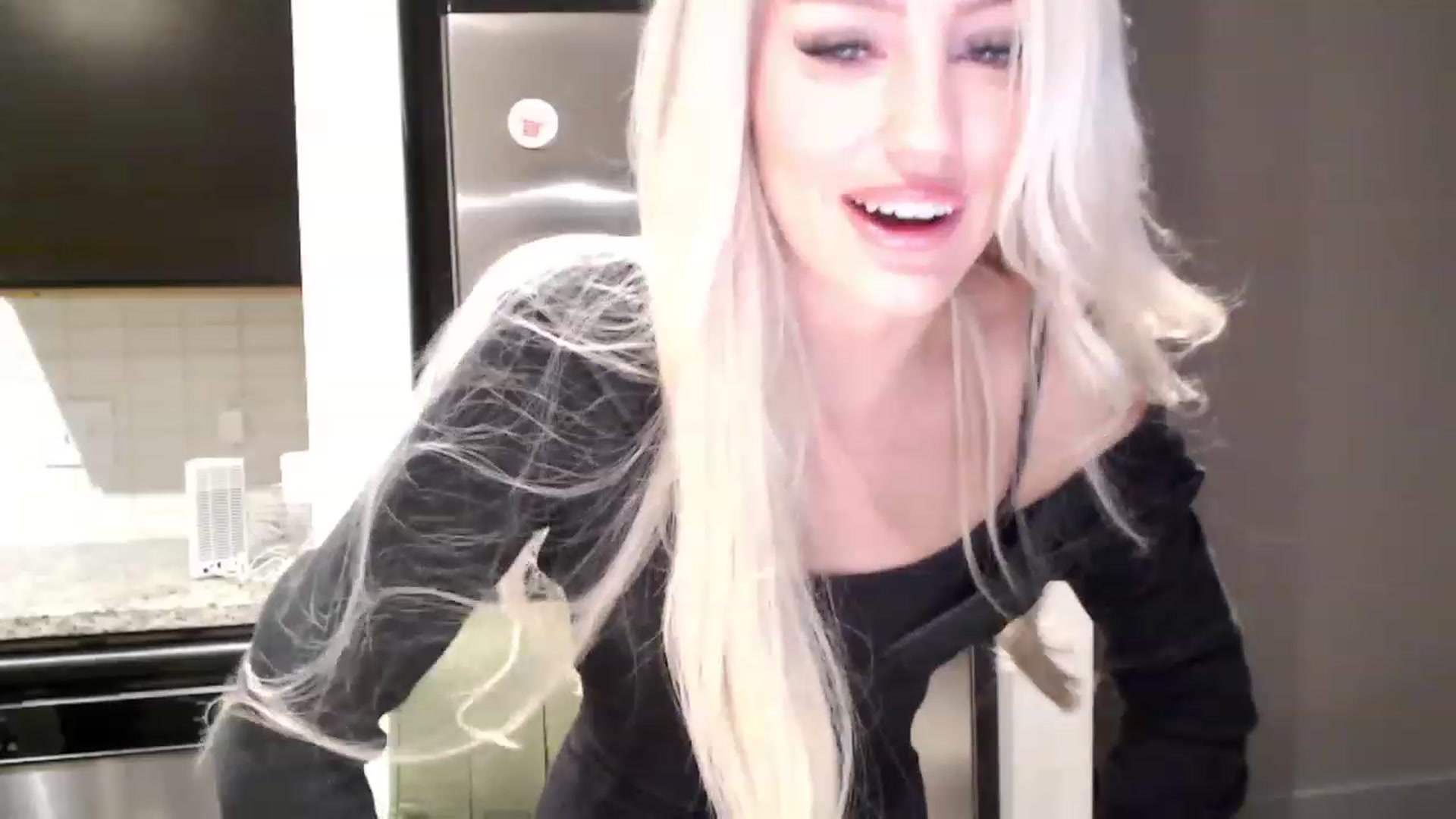 Gallery image thumbnail from Officialelsa's myfreecams stream on, 11/29/2023, 22:20 image 17 of 20