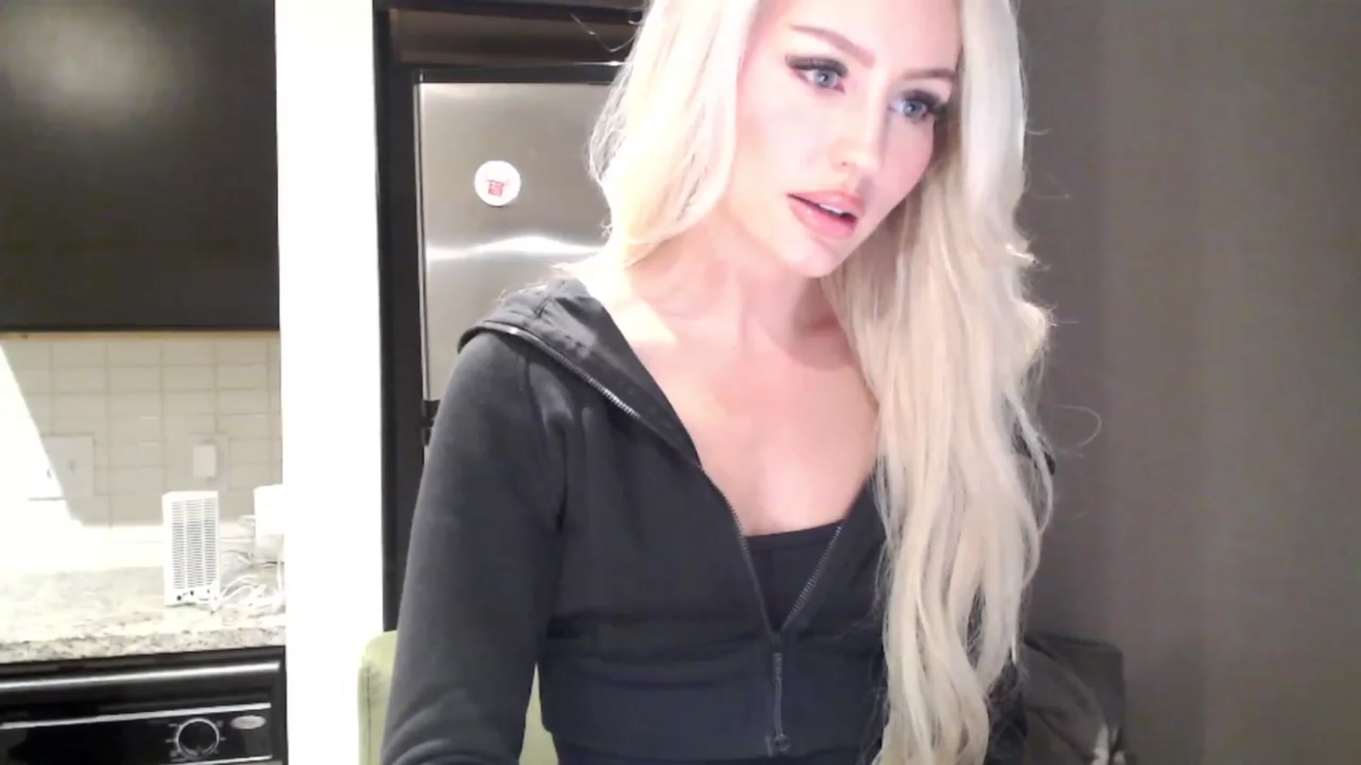 Gallery image thumbnail from Officialelsa's myfreecams stream on, 11/29/2023, 22:20 image 1 of 20