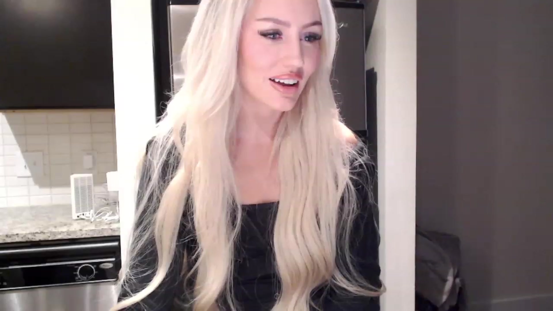 Gallery image thumbnail from Officialelsa's myfreecams stream on, 11/29/2023, 22:20 image 14 of 20