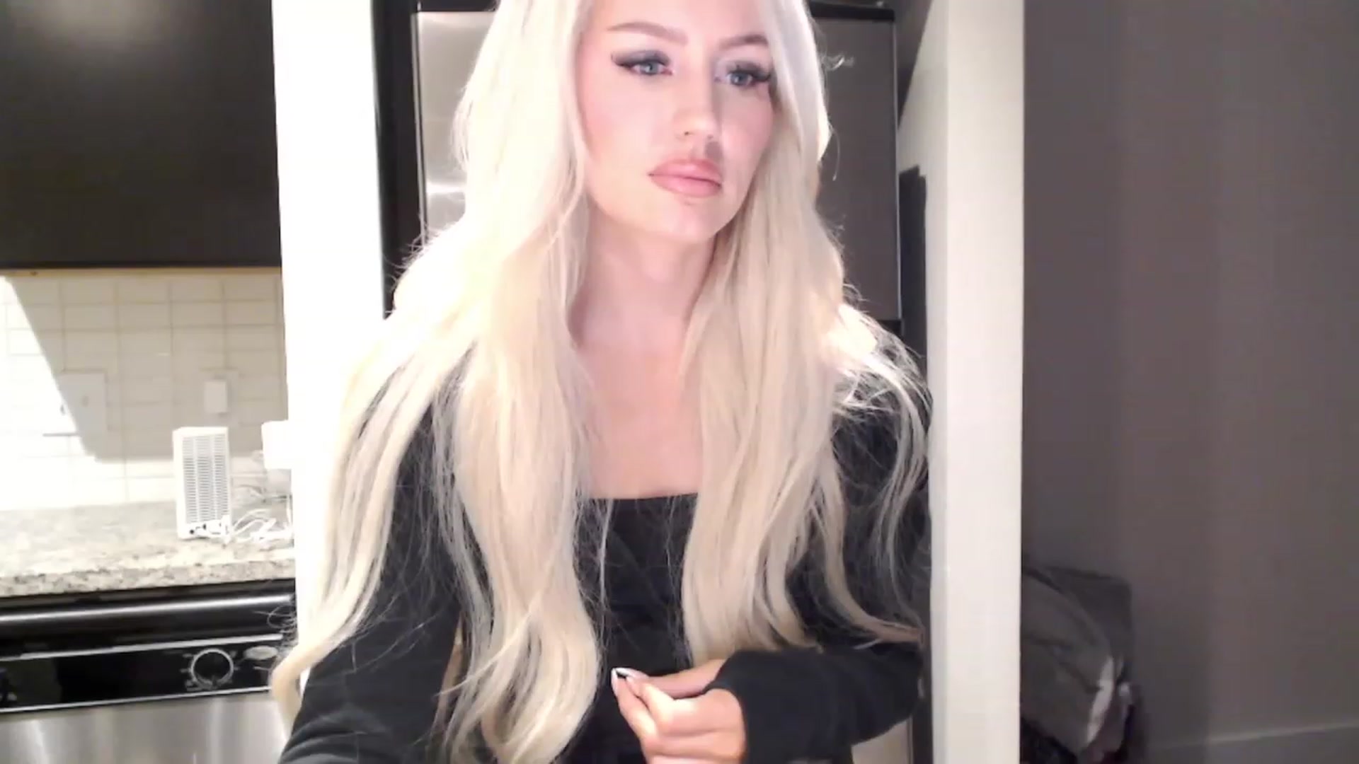 Gallery image thumbnail from Officialelsa's myfreecams stream on, 11/29/2023, 22:20 image 13 of 20