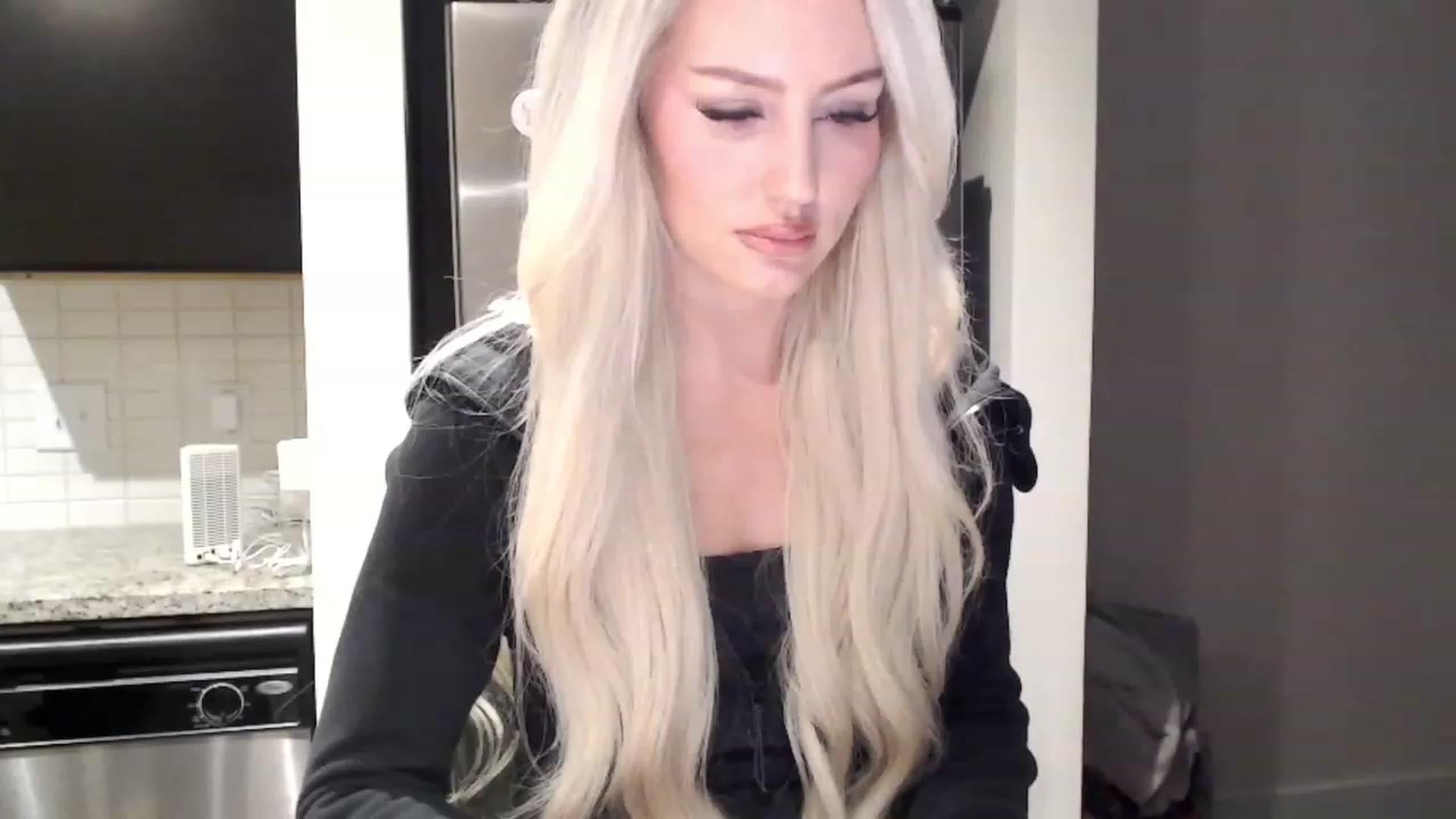 Gallery image thumbnail from Officialelsa's myfreecams stream on, 11/29/2023, 22:20 image 8 of 20