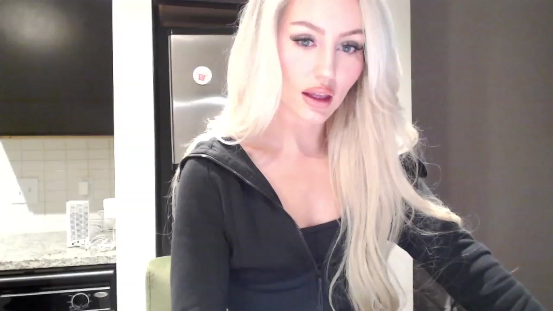 Gallery image thumbnail from Officialelsa's myfreecams stream on, 11/29/2023, 22:20 image 2 of 20