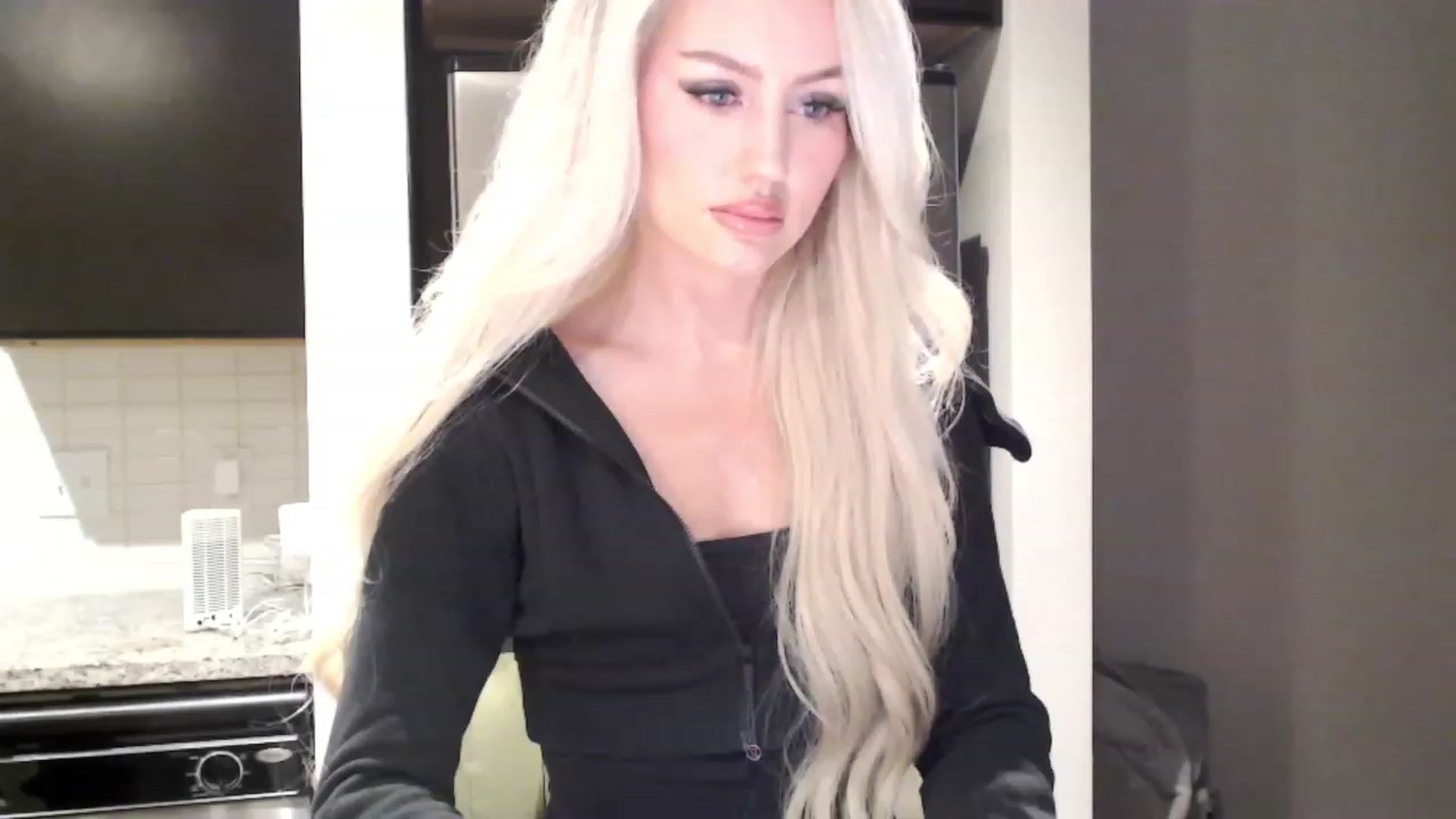Gallery image thumbnail from Officialelsa's myfreecams stream on, 11/29/2023, 22:20 image 3 of 20