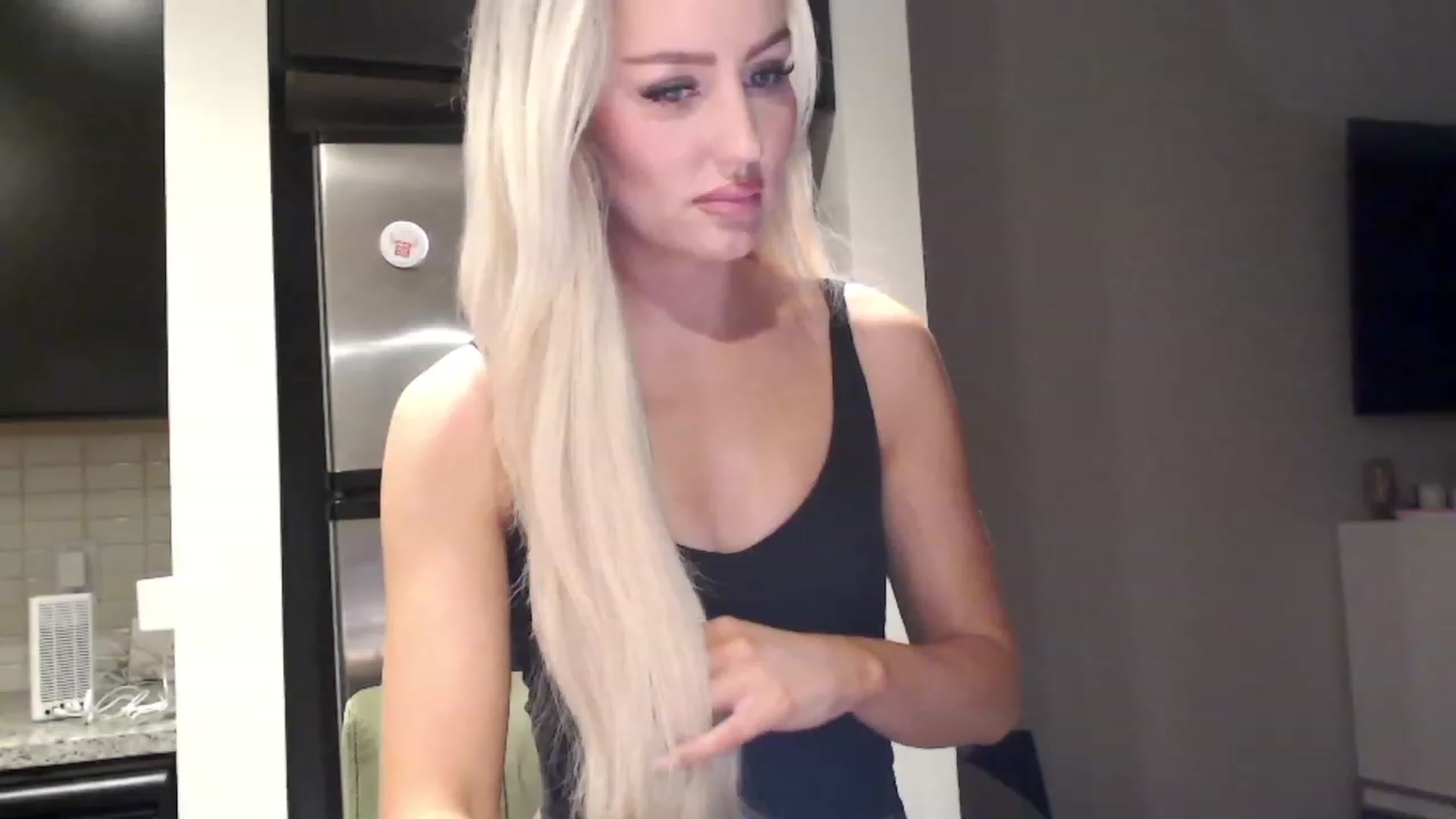 Gallery image thumbnail from Officialelsa's myfreecams stream on, 12/05/2023, 24:36 image 17 of 20