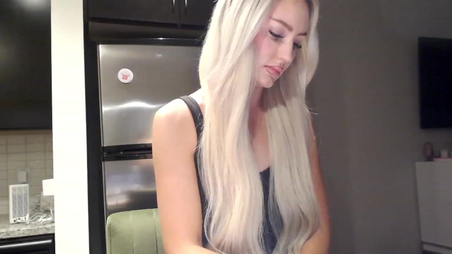 Gallery image thumbnail from Officialelsa's myfreecams stream on, 12/05/2023, 24:36 image 20 of 20