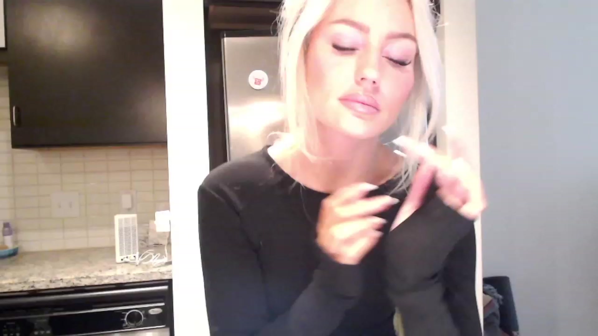Gallery image thumbnail from Officialelsa's myfreecams stream on, 12/06/2023, 21:40 image 7 of 20