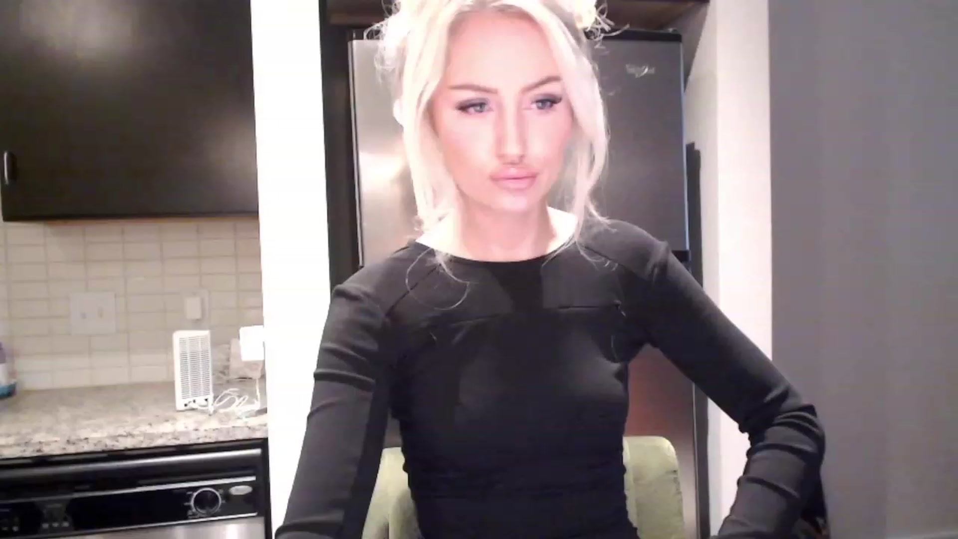 Gallery image thumbnail from Officialelsa's myfreecams stream on, 12/06/2023, 21:40 image 1 of 20