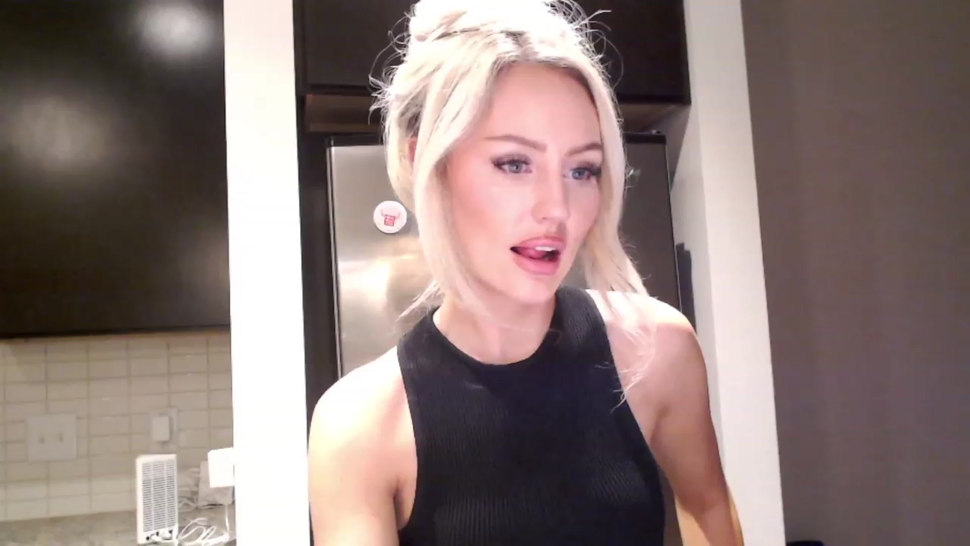 Gallery image thumbnail from Officialelsa's myfreecams stream on, 12/07/2023, 06:47 image 12 of 20