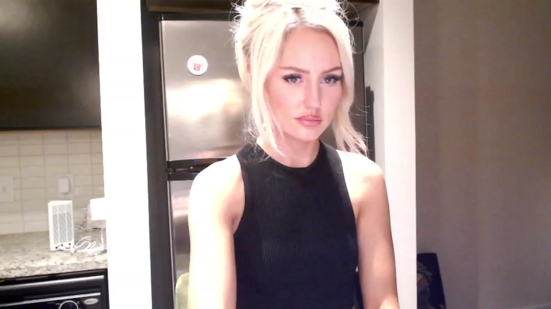 Gallery image thumbnail from Officialelsa's myfreecams stream on, 12/07/2023, 06:47 image 5 of 20