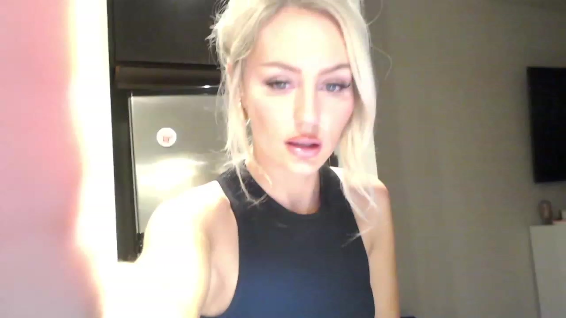 Gallery image thumbnail from Officialelsa's myfreecams stream on, 12/07/2023, 06:47 image 11 of 20