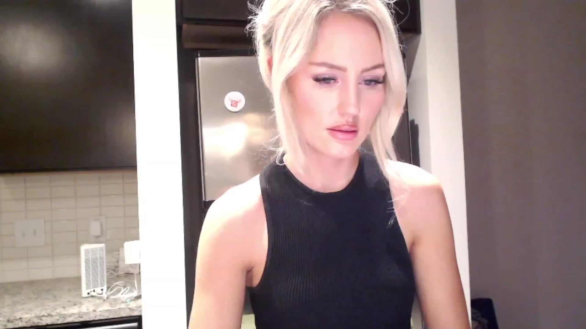 Gallery image thumbnail from Officialelsa's myfreecams stream on, 12/07/2023, 06:47 image 16 of 20