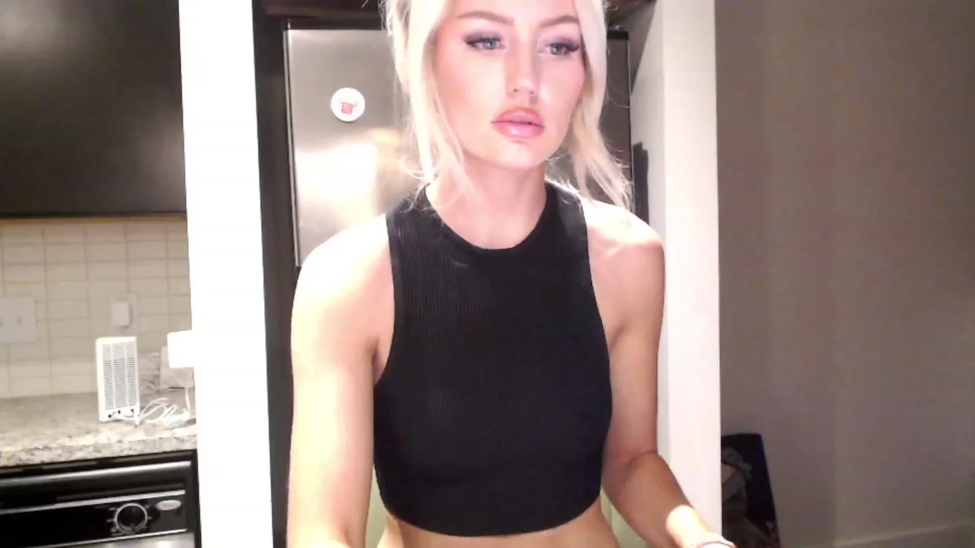 Gallery image thumbnail from Officialelsa's myfreecams stream on, 12/07/2023, 06:47 image 6 of 20