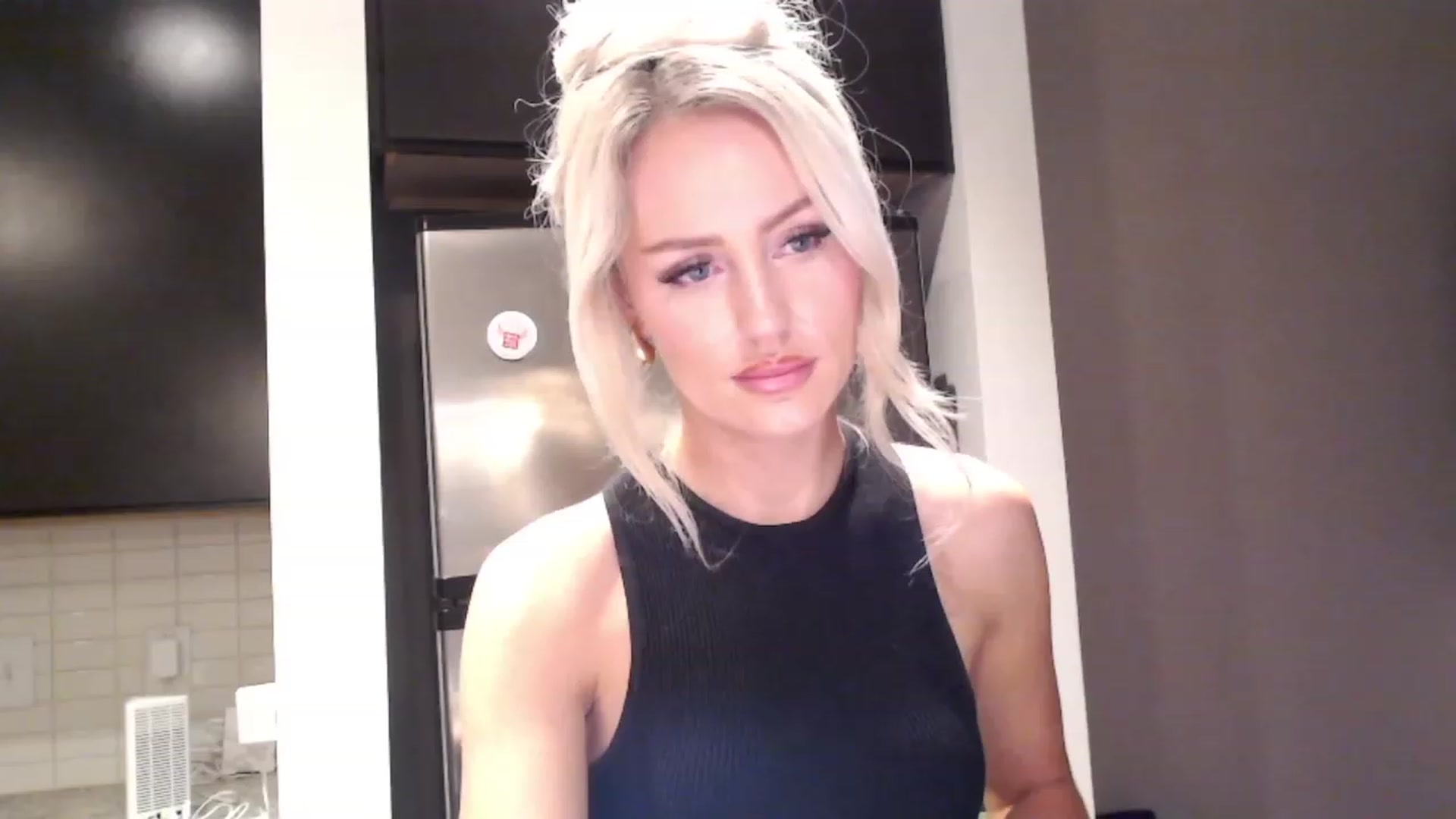 Gallery image thumbnail from Officialelsa's myfreecams stream on, 12/07/2023, 06:47 image 18 of 20