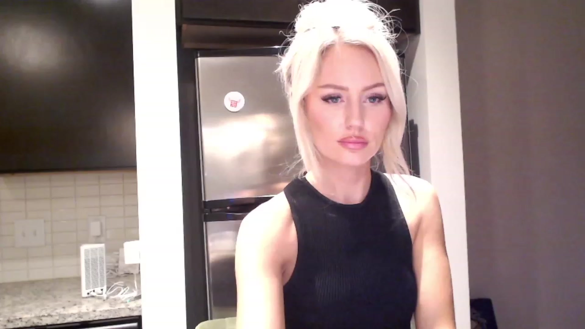 Gallery image thumbnail from Officialelsa's myfreecams stream on, 12/07/2023, 06:47 image 15 of 20