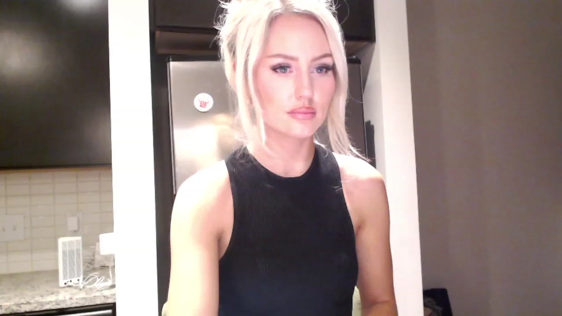 Gallery image thumbnail from Officialelsa's myfreecams stream on, 12/07/2023, 06:47 image 7 of 20
