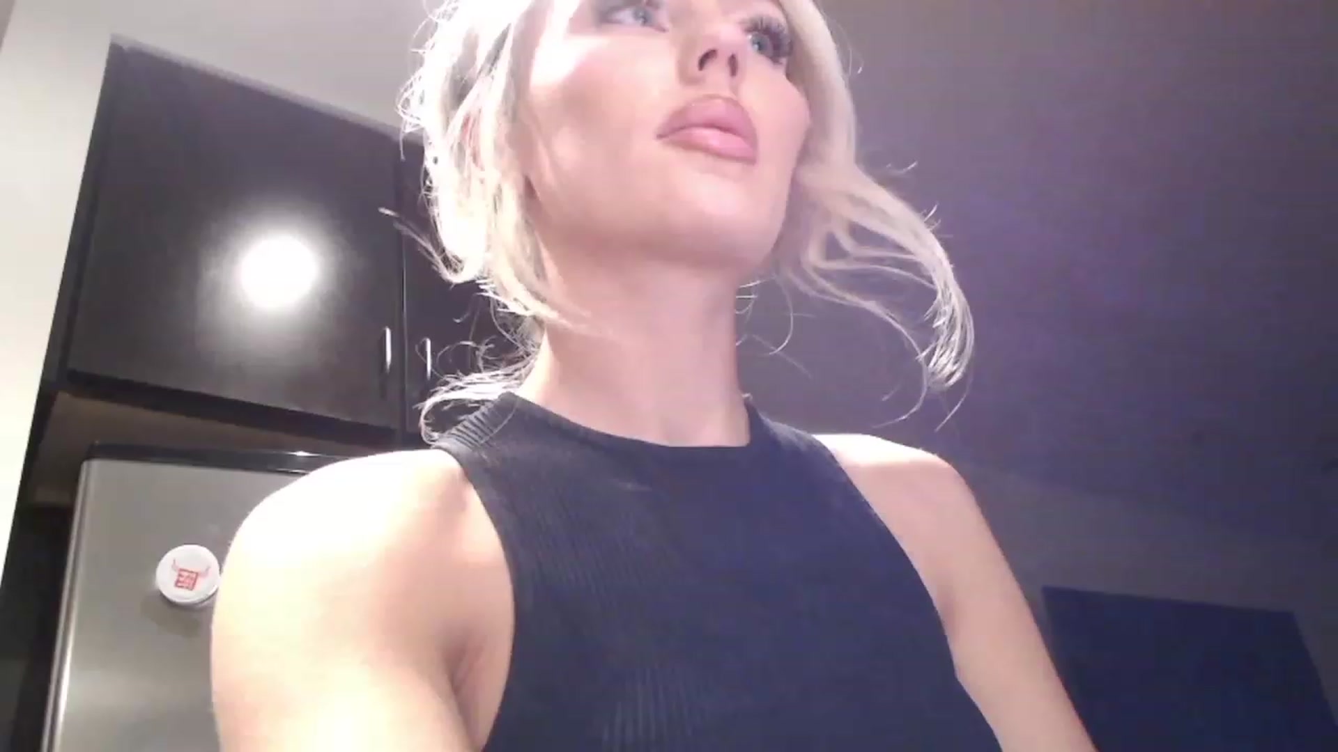 Gallery image thumbnail from Officialelsa's myfreecams stream on, 12/07/2023, 06:47 image 10 of 20