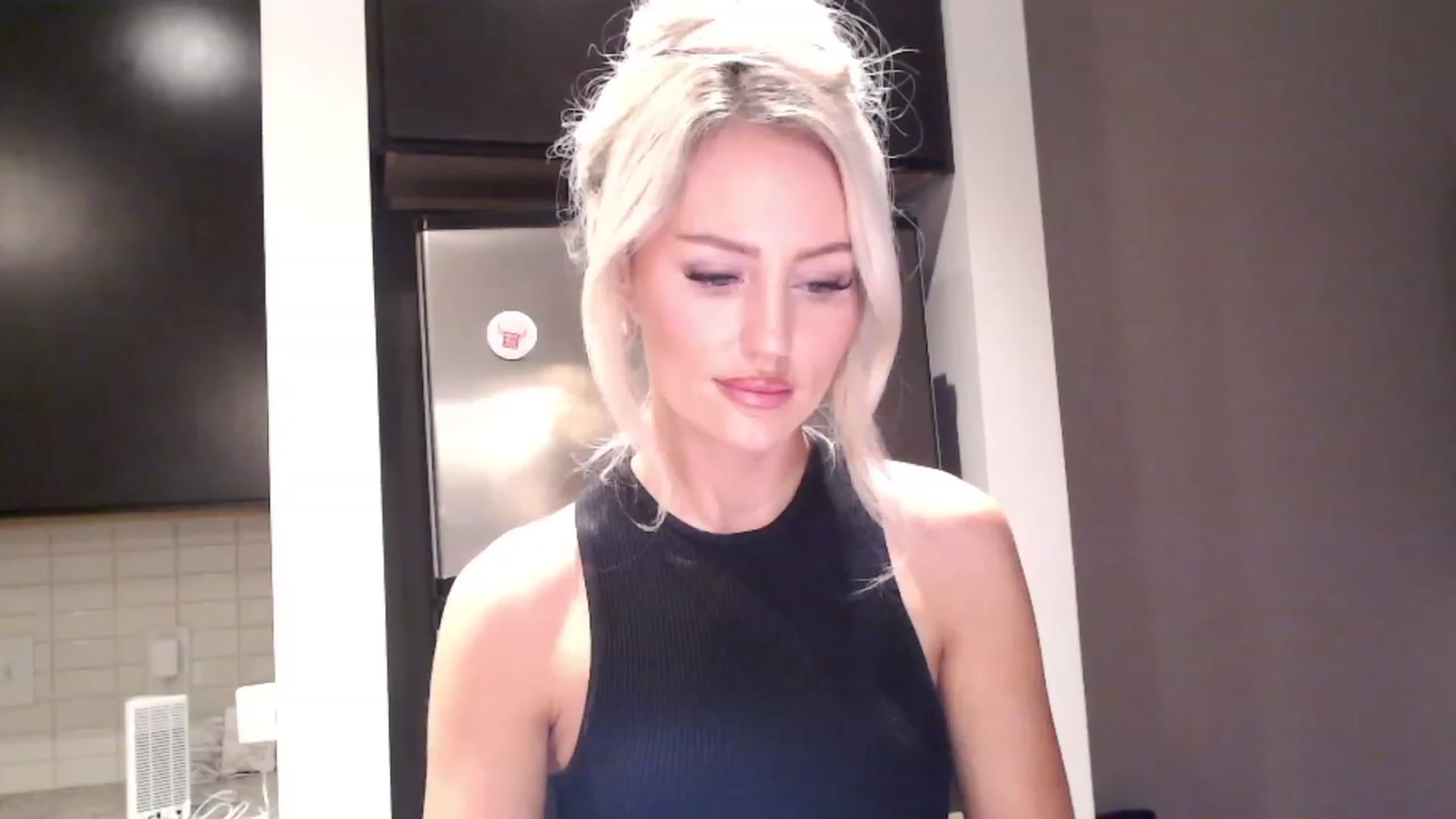 Gallery image thumbnail from Officialelsa's myfreecams stream on, 12/07/2023, 06:47 image 17 of 20