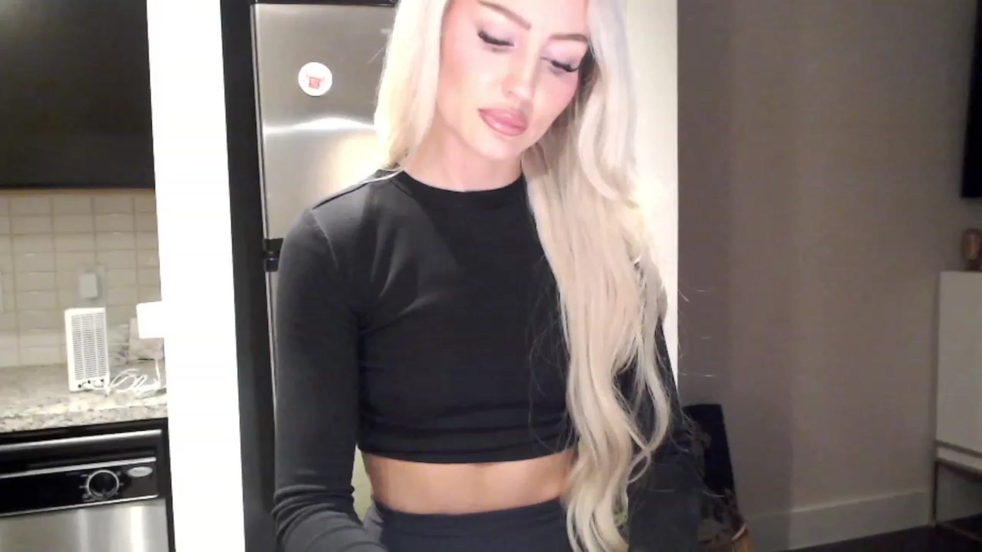 Gallery image thumbnail from Officialelsa's myfreecams stream on, 12/09/2023, 24:16 image 6 of 20