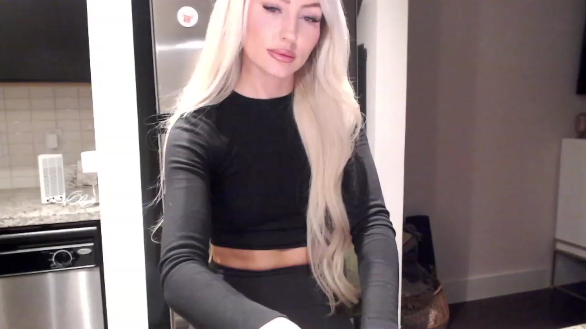 Gallery image thumbnail from Officialelsa's myfreecams stream on, 12/09/2023, 24:16 image 14 of 20