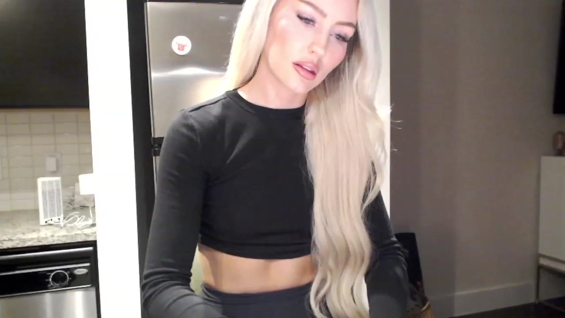 Gallery image thumbnail from Officialelsa's myfreecams stream on, 12/09/2023, 24:16 image 3 of 20