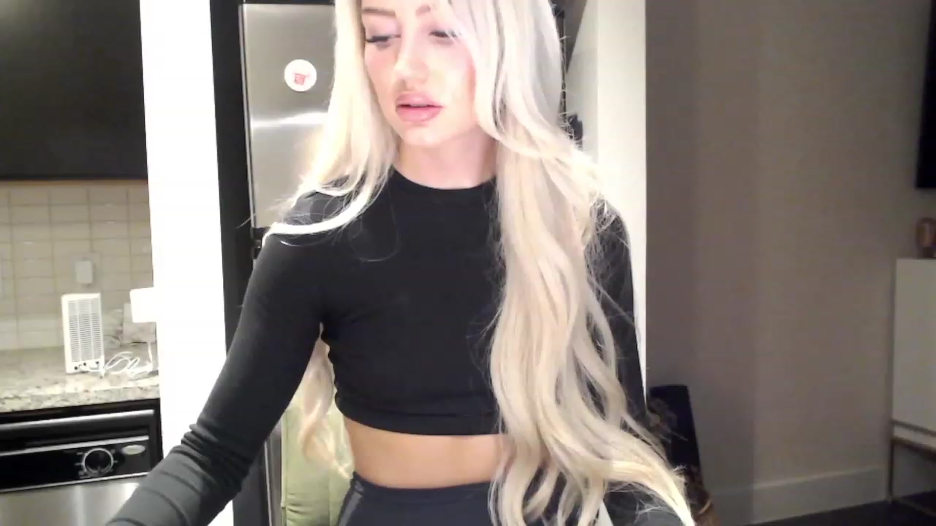 Gallery image thumbnail from Officialelsa's myfreecams stream on, 12/09/2023, 24:16 image 9 of 20