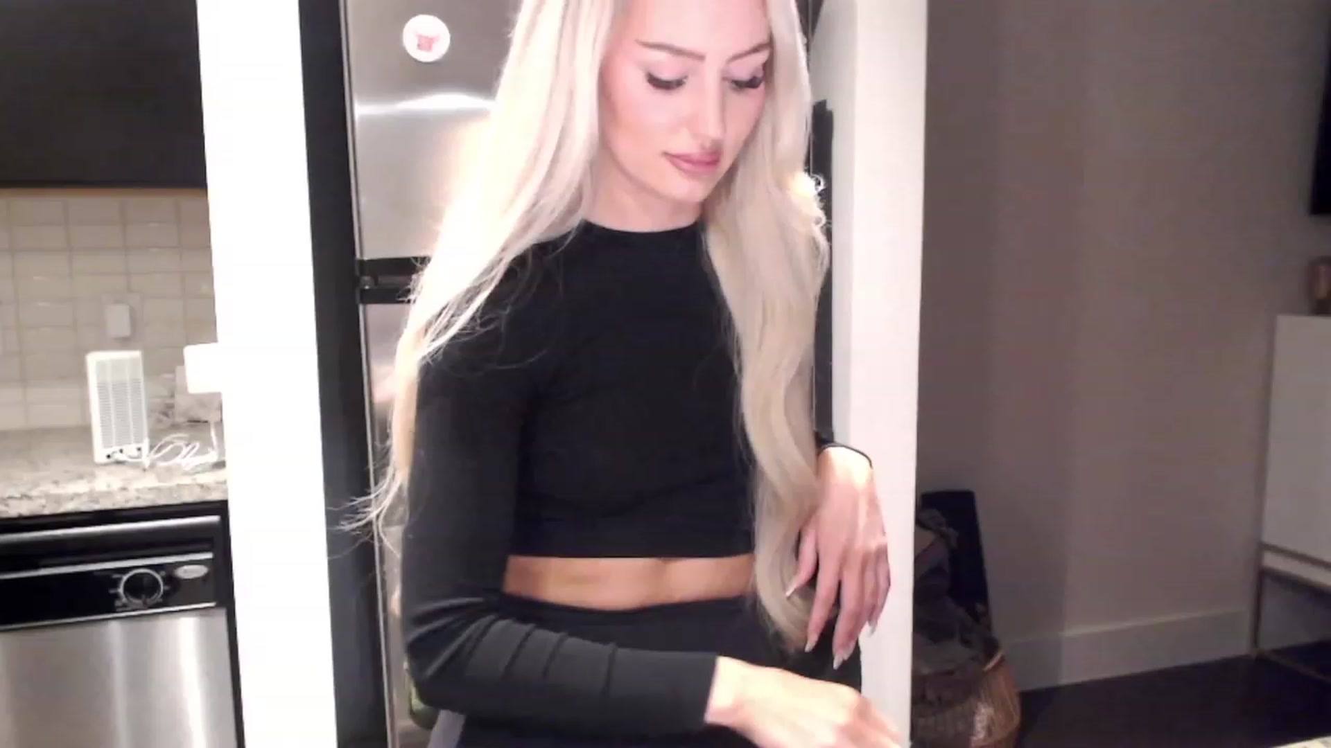 Gallery image thumbnail from Officialelsa's myfreecams stream on, 12/09/2023, 24:16 image 16 of 20