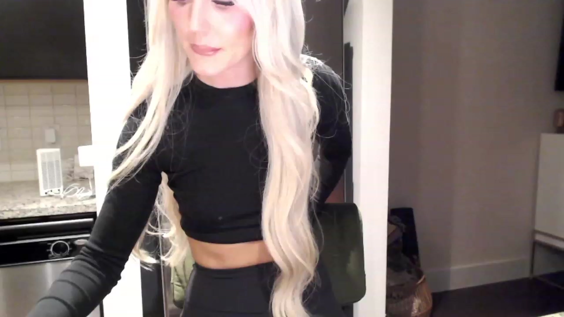 Gallery image thumbnail from Officialelsa's myfreecams stream on, 12/09/2023, 24:16 image 10 of 20