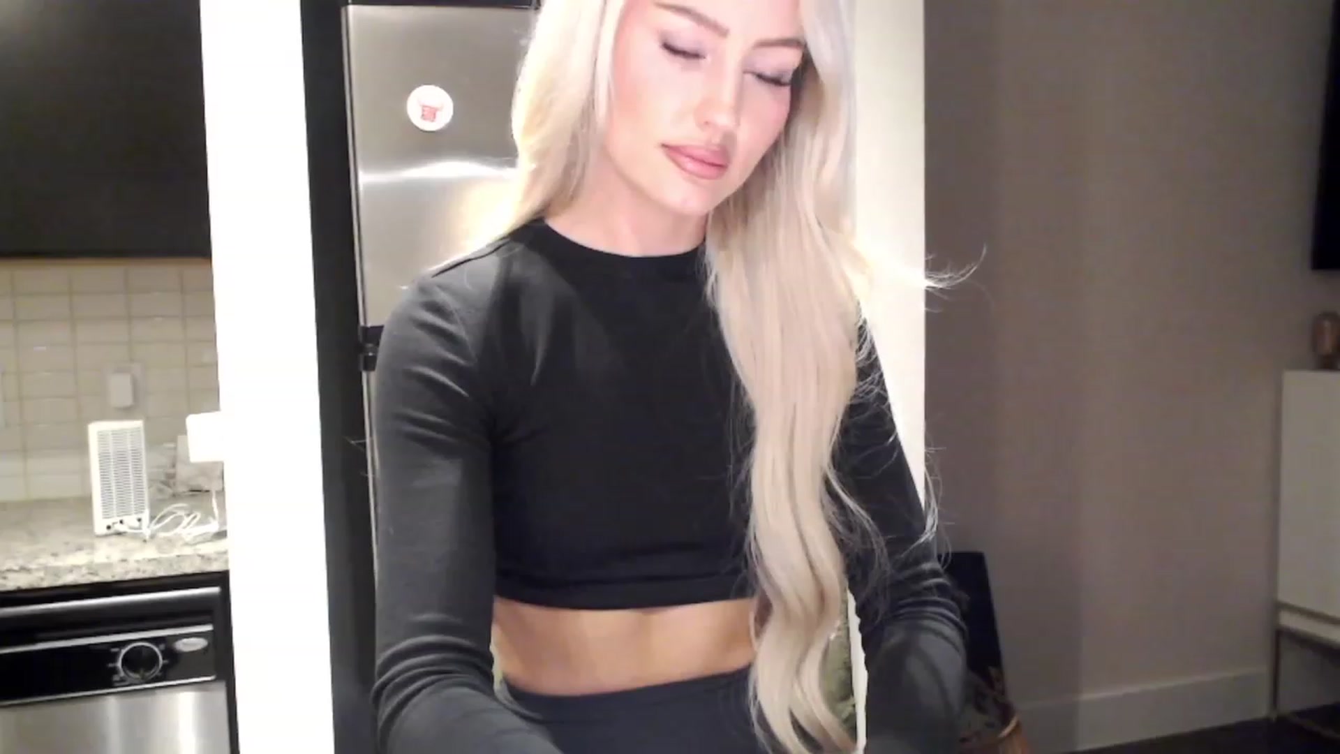 Gallery image thumbnail from Officialelsa's myfreecams stream on, 12/09/2023, 24:16 image 8 of 20