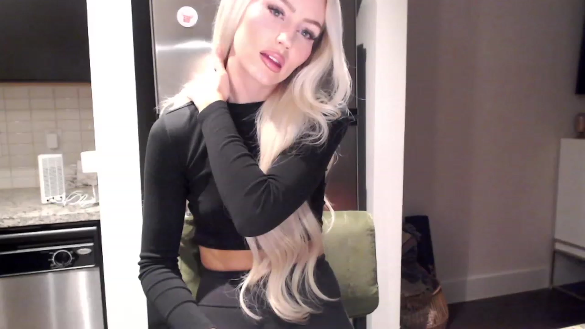 Gallery image thumbnail from Officialelsa's myfreecams stream on, 12/09/2023, 24:16 image 12 of 20