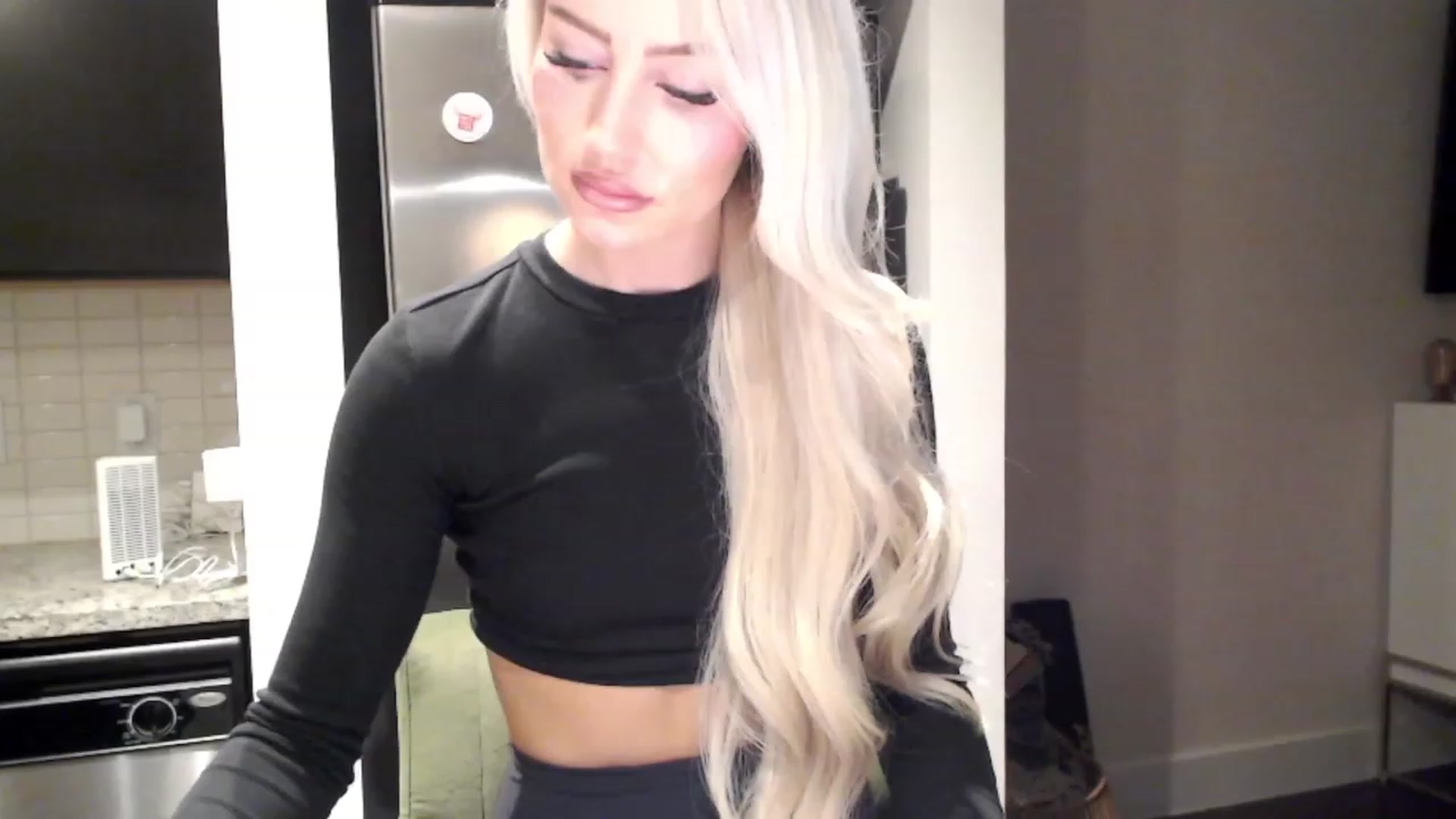 Gallery image thumbnail from Officialelsa's myfreecams stream on, 12/09/2023, 24:16 image 4 of 20